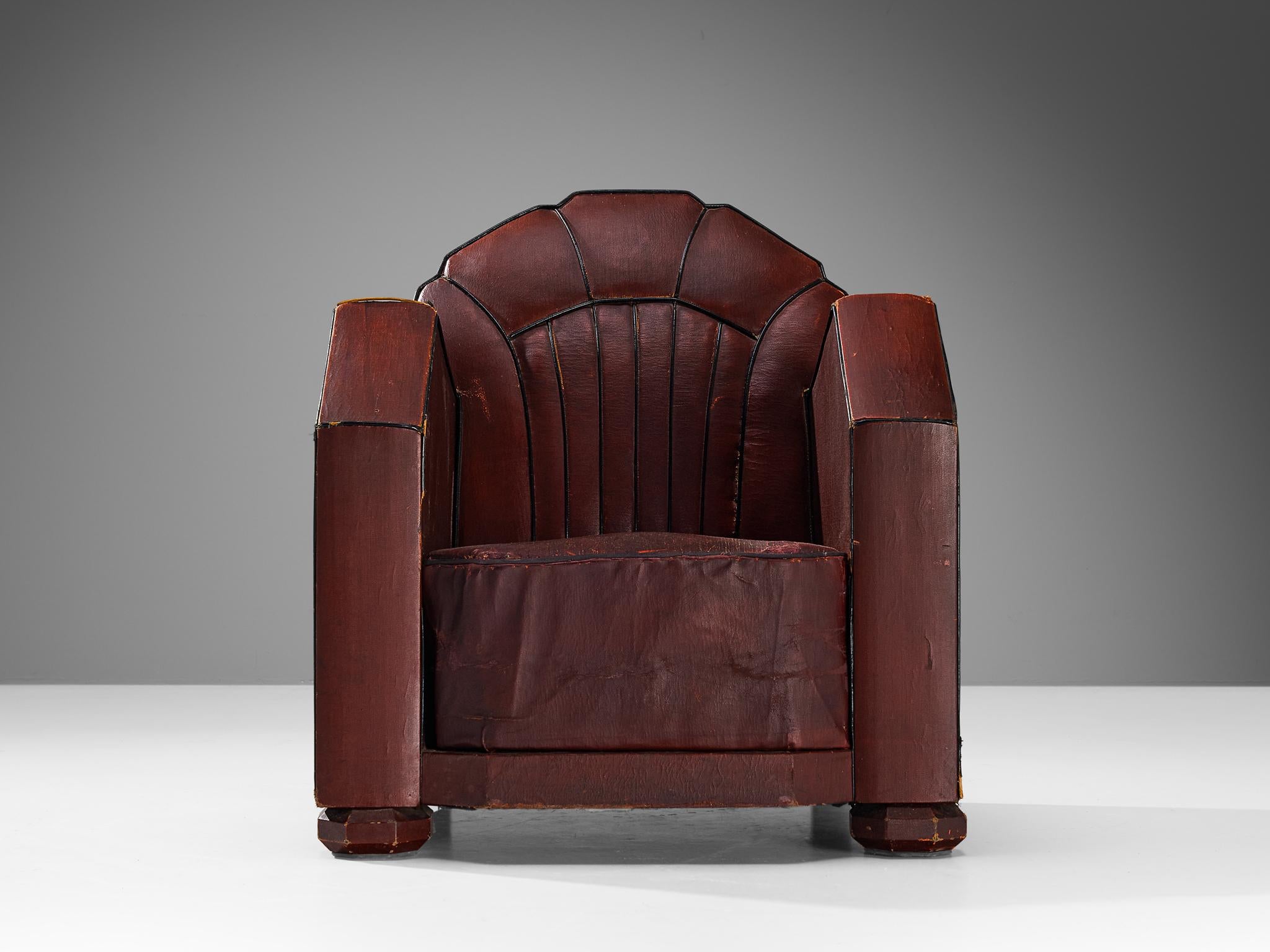 French Art Deco Club Chair in Burgundy Leather  In Good Condition For Sale In Waalwijk, NL