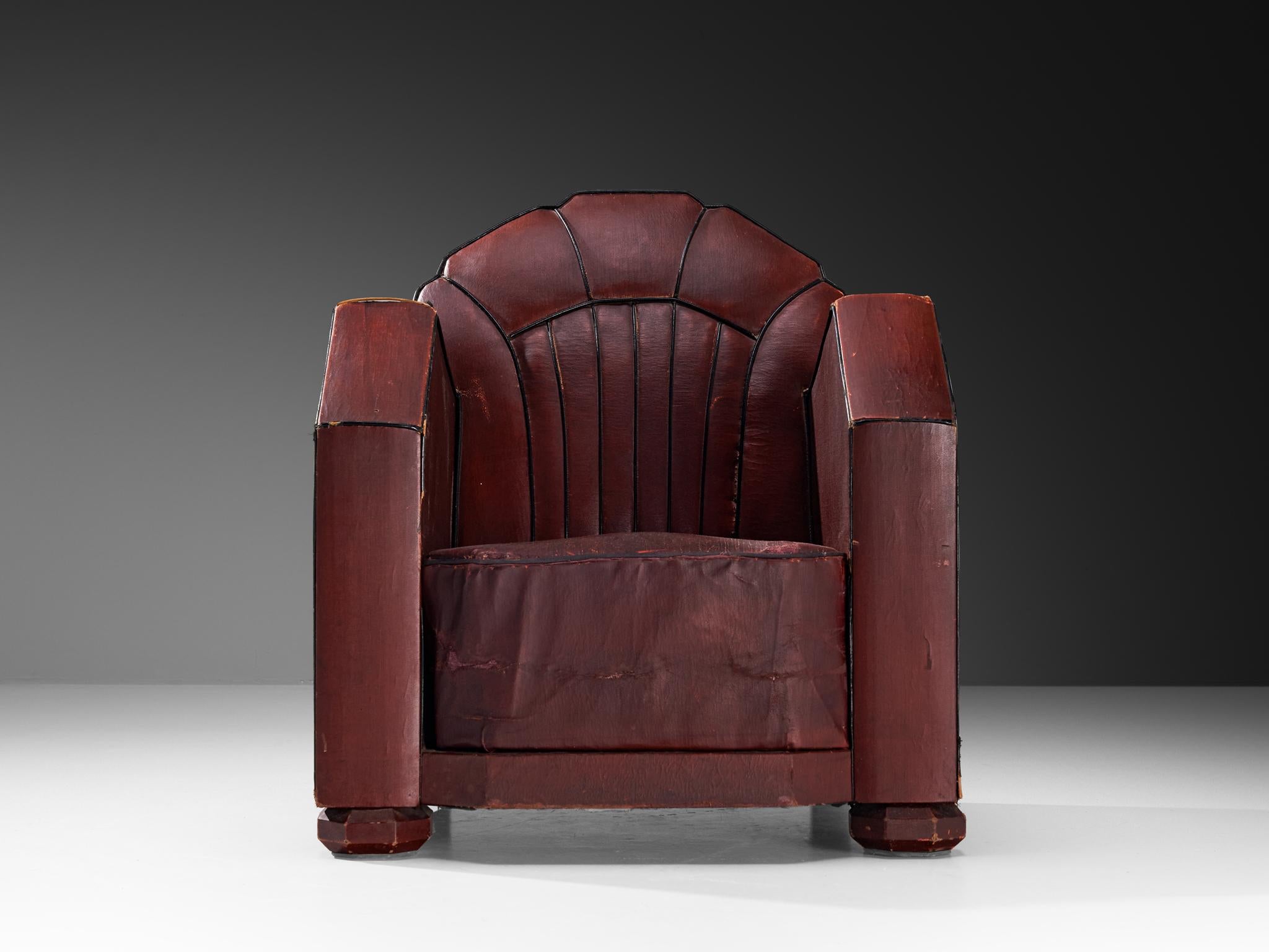 French Art Deco Club Chair in Burgundy Leather In Good Condition For Sale In Waalwijk, NL