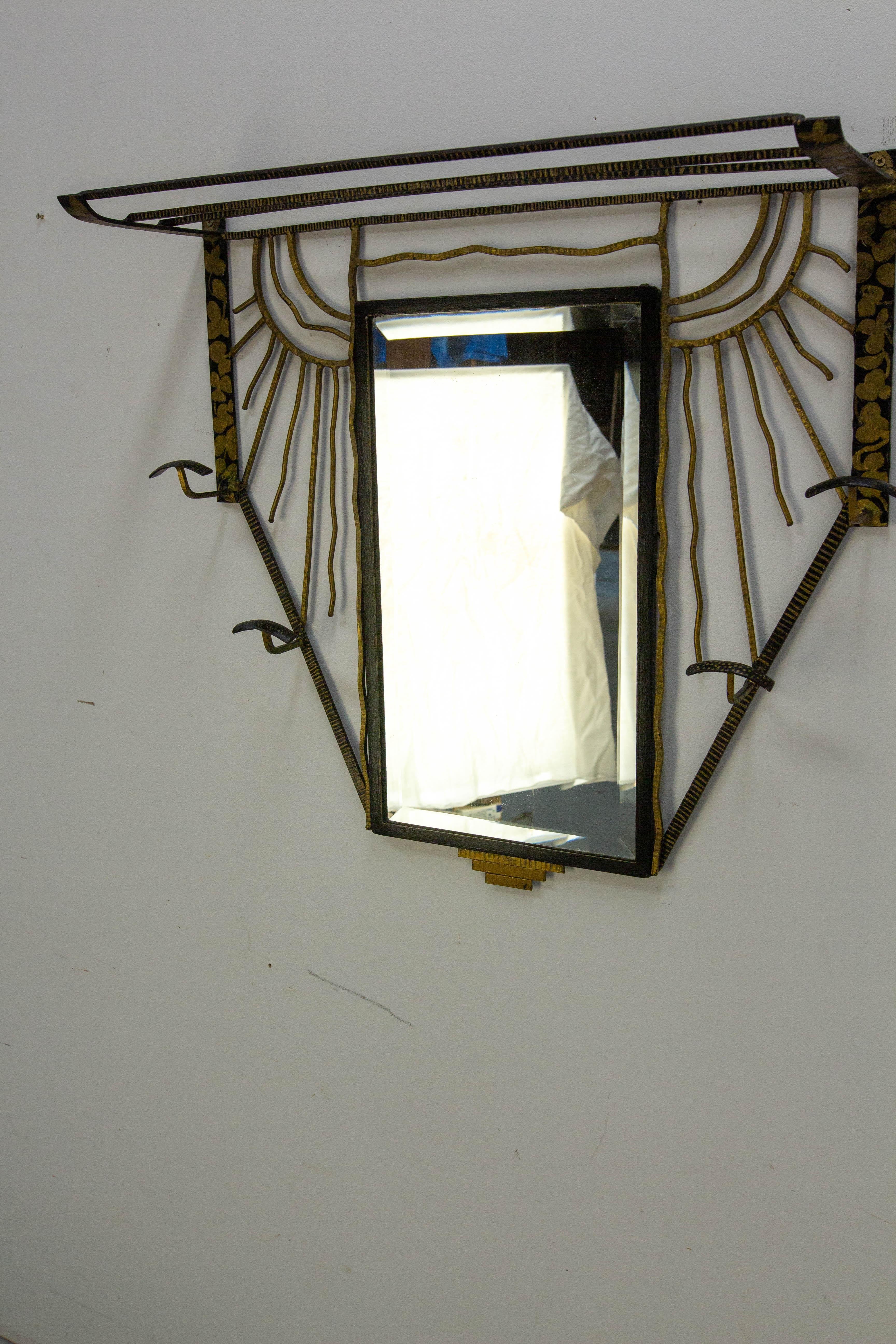 Französisch Art Deco Kleiderständer Hutständer Wrough Eisen Glas & Spiegel, um 1925 im Zustand „Gut“ im Angebot in Labrit, Landes