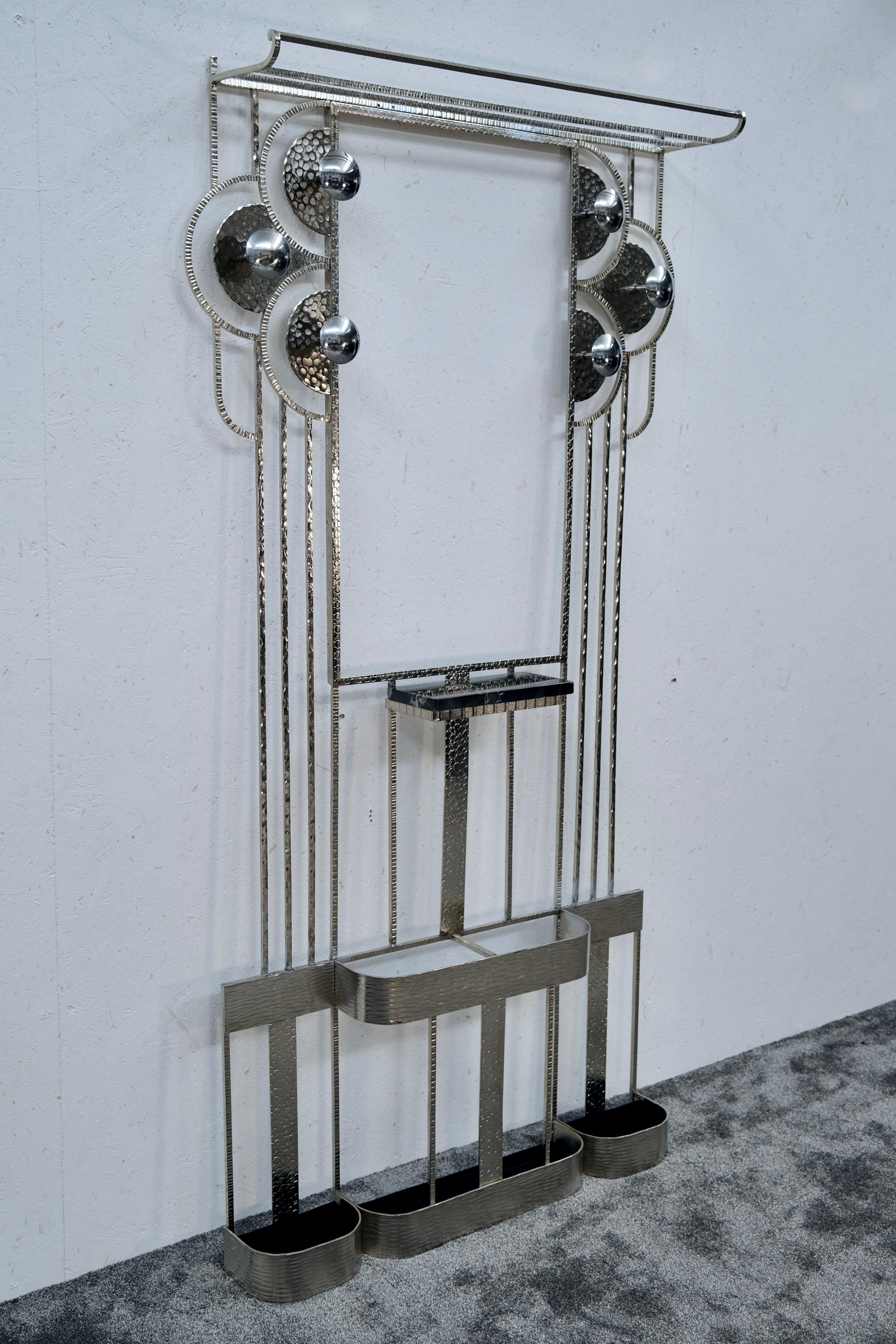 French Art Deco Coat Rack in Chrome and Wrought Iron with Mirror, 1930s Art Decó en venta