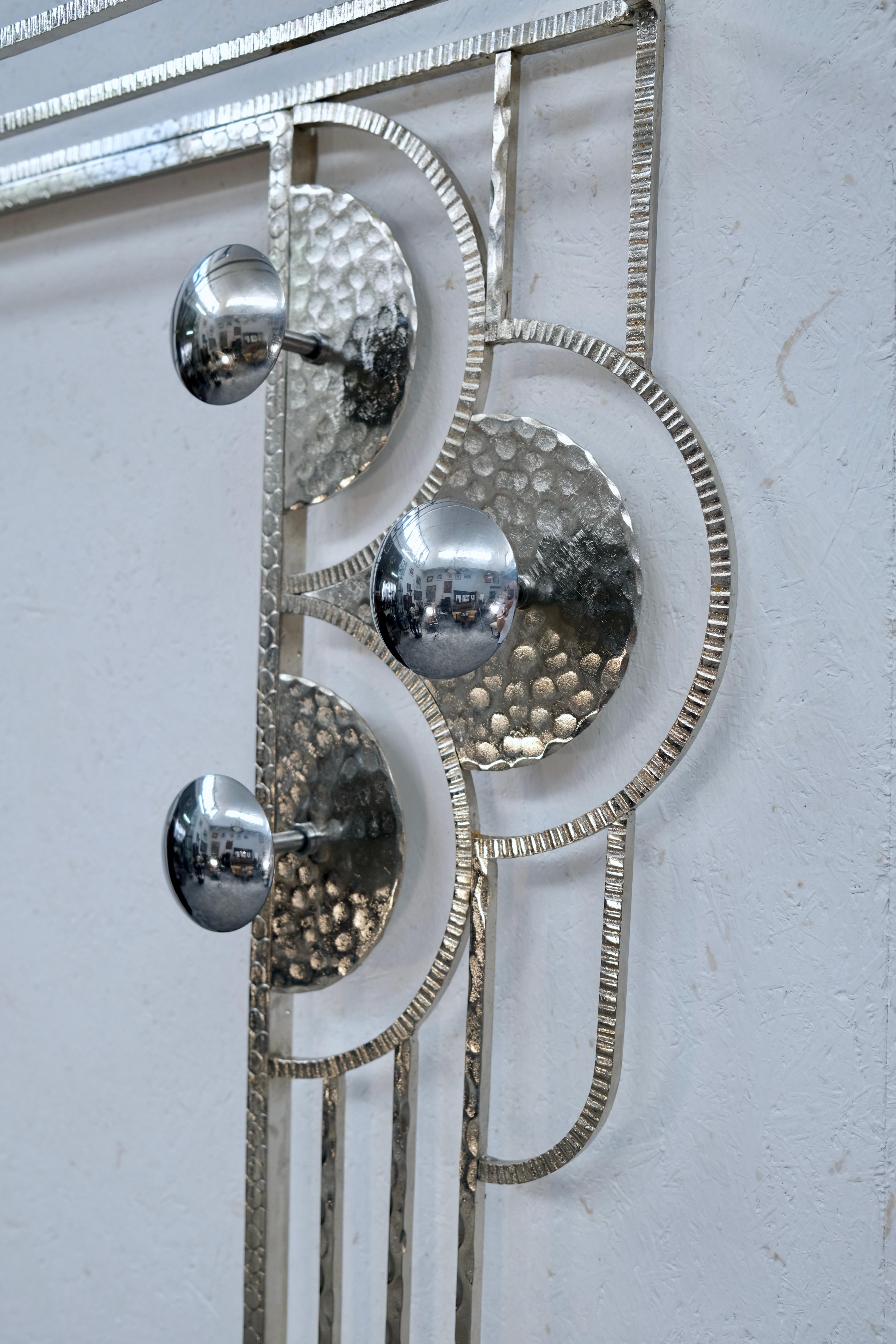 French Art Deco Coat Rack in Chrome and Wrought Iron with Mirror, 1930s Francés en venta