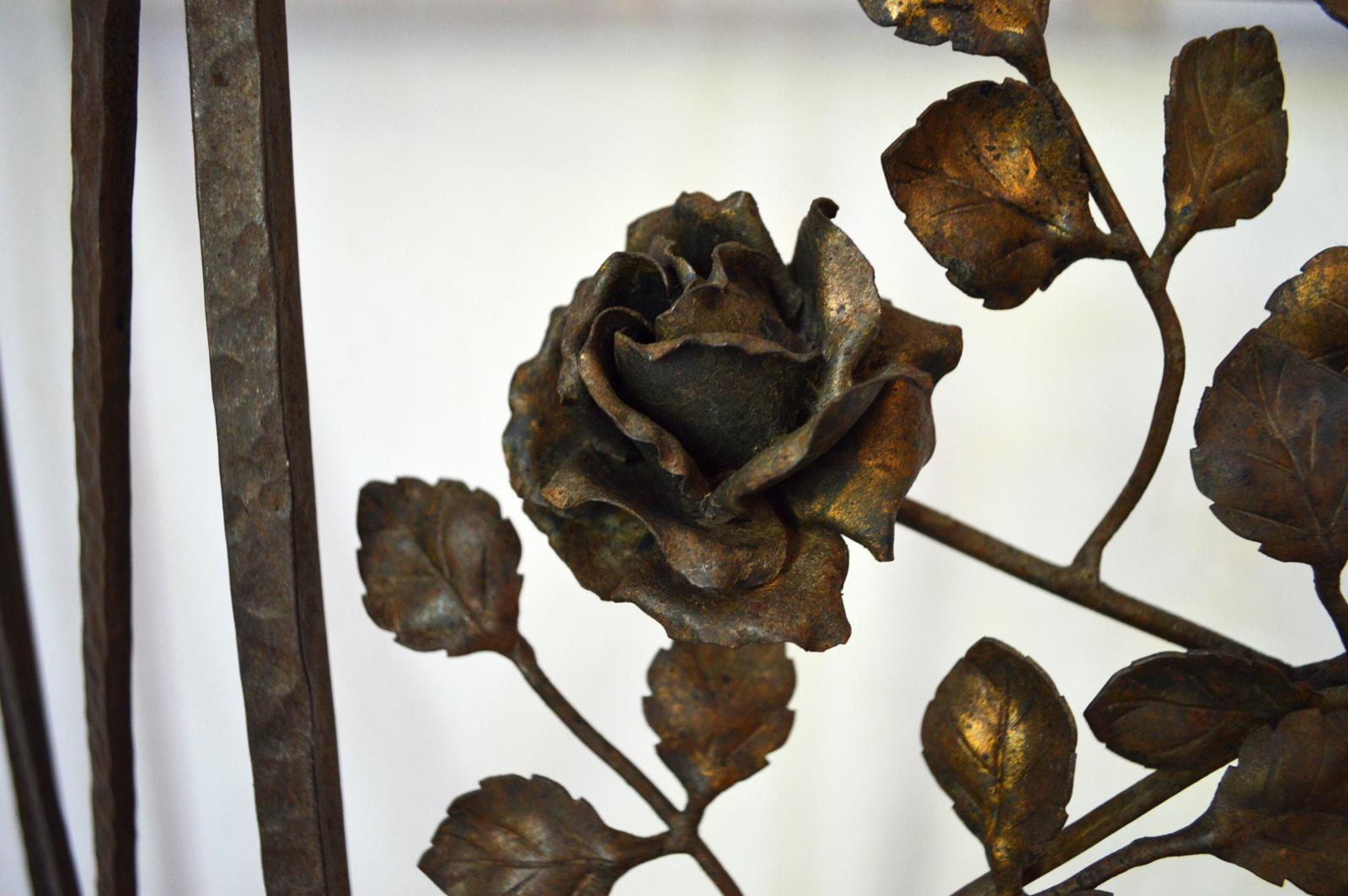 French Art Deco Coat-Rack in Wrought Iron, with Roses, circa 1930 For Sale 5