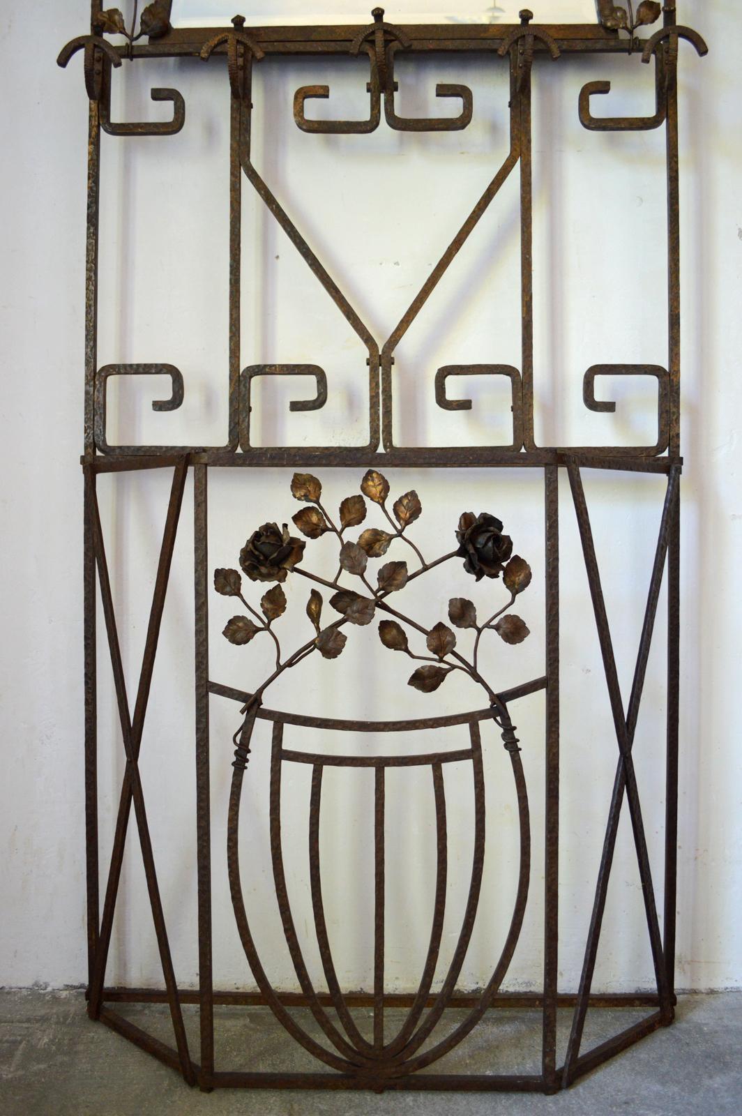 French Art Deco Coat-Rack in Wrought Iron, with Roses, circa 1930 In Good Condition For Sale In L'Etang, FR