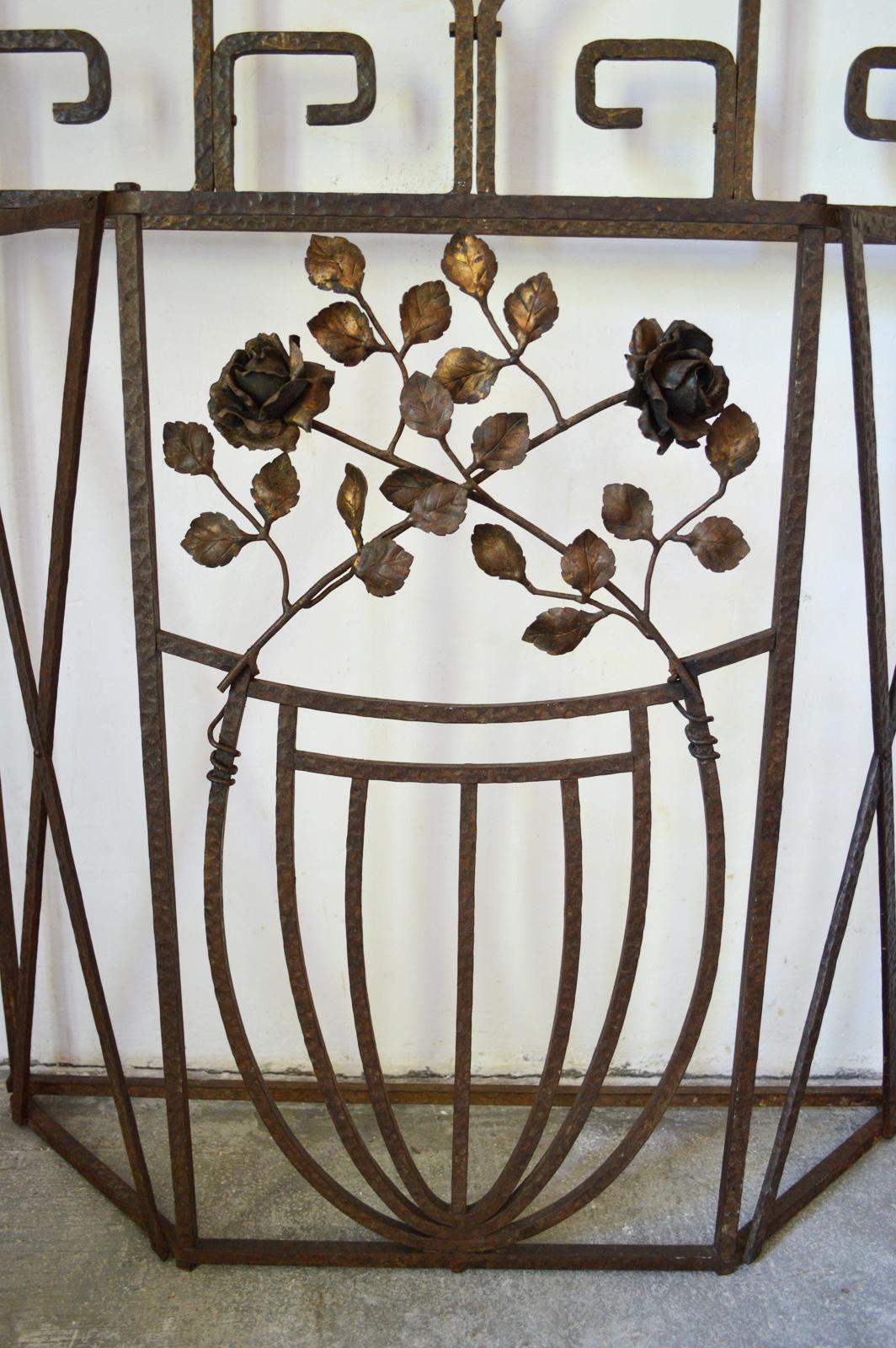 French Art Deco Coat-Rack in Wrought Iron, with Roses, circa 1930 For Sale 1