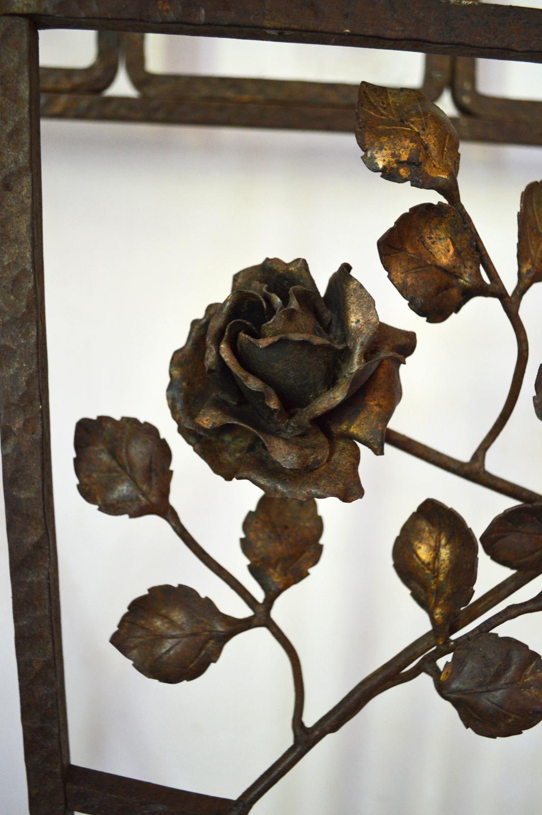 French Art Deco Coat-Rack in Wrought Iron, with Roses, circa 1930 For Sale 3