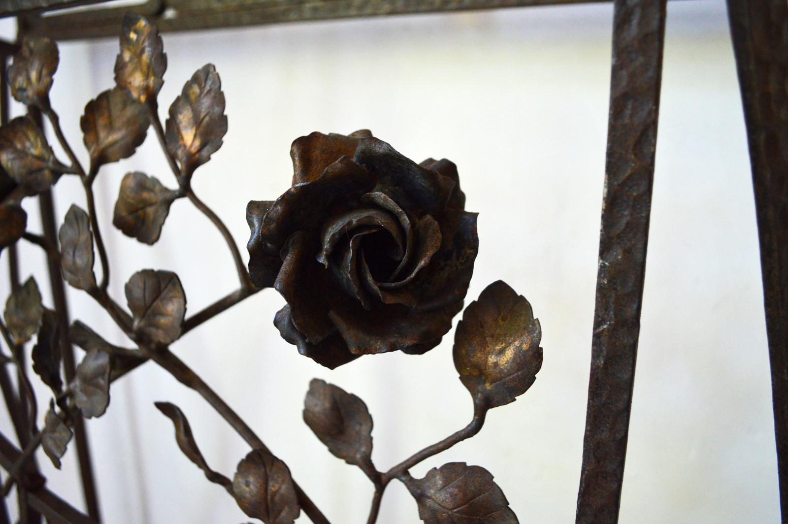French Art Deco Coat-Rack in Wrought Iron, with Roses, circa 1930 For Sale 4