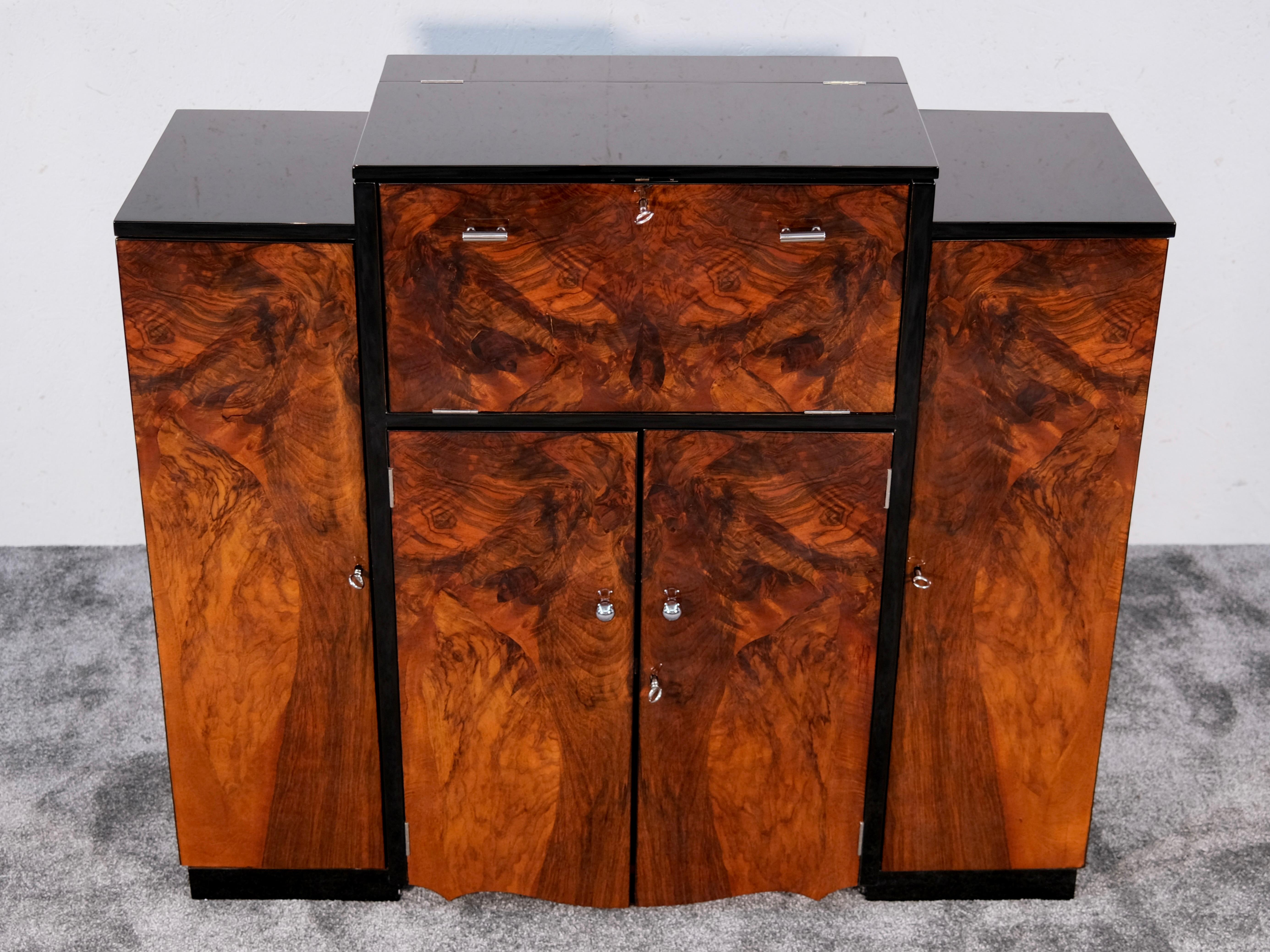 Blackened French Art Deco Cocktail Bar Cabinet in Black Lacquer and Nut Wood, 1930s For Sale