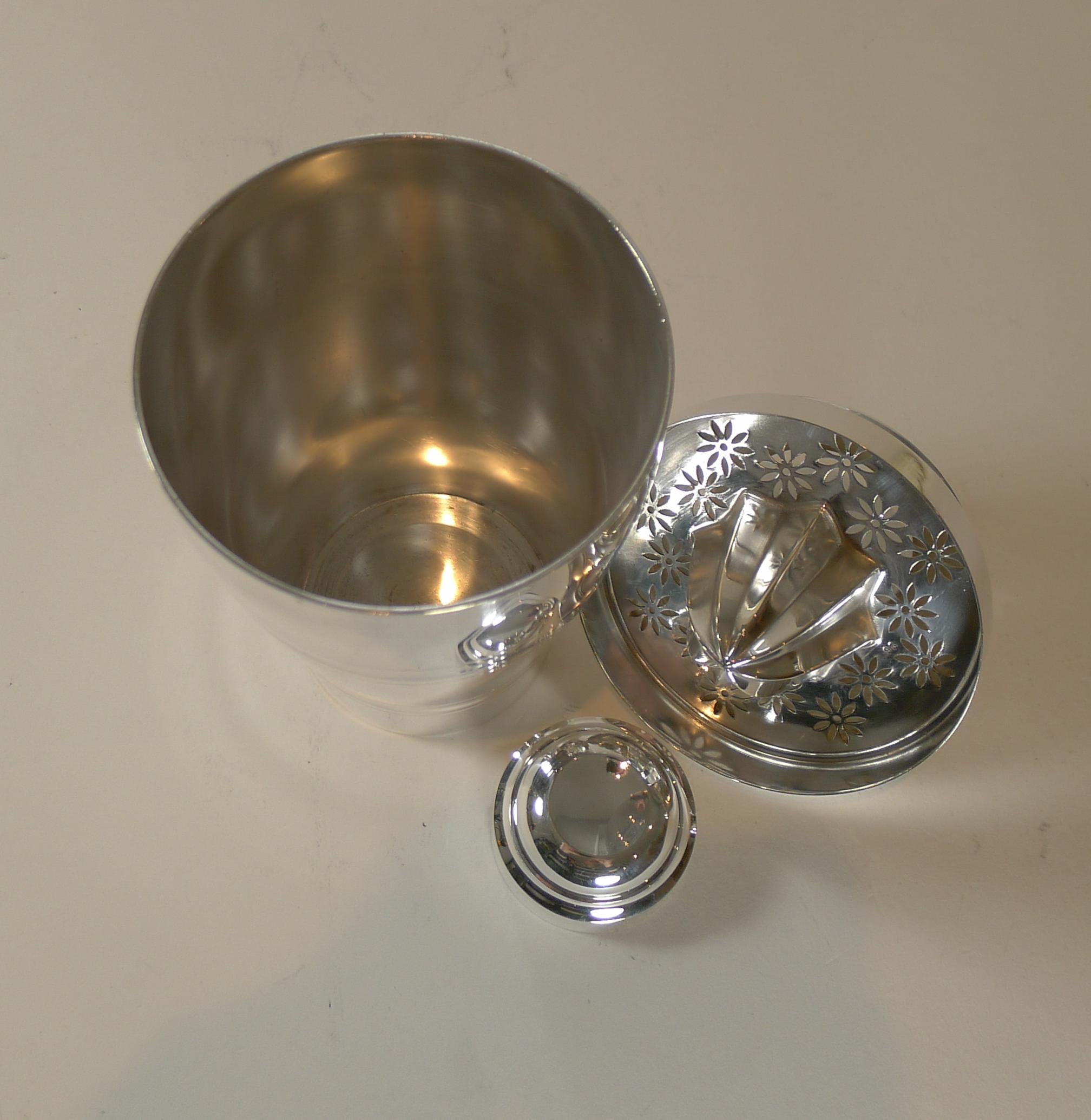 French Art Deco Cocktail Shaker with Lemon Reamer c.1930 by St. Medard, Paris For Sale 5
