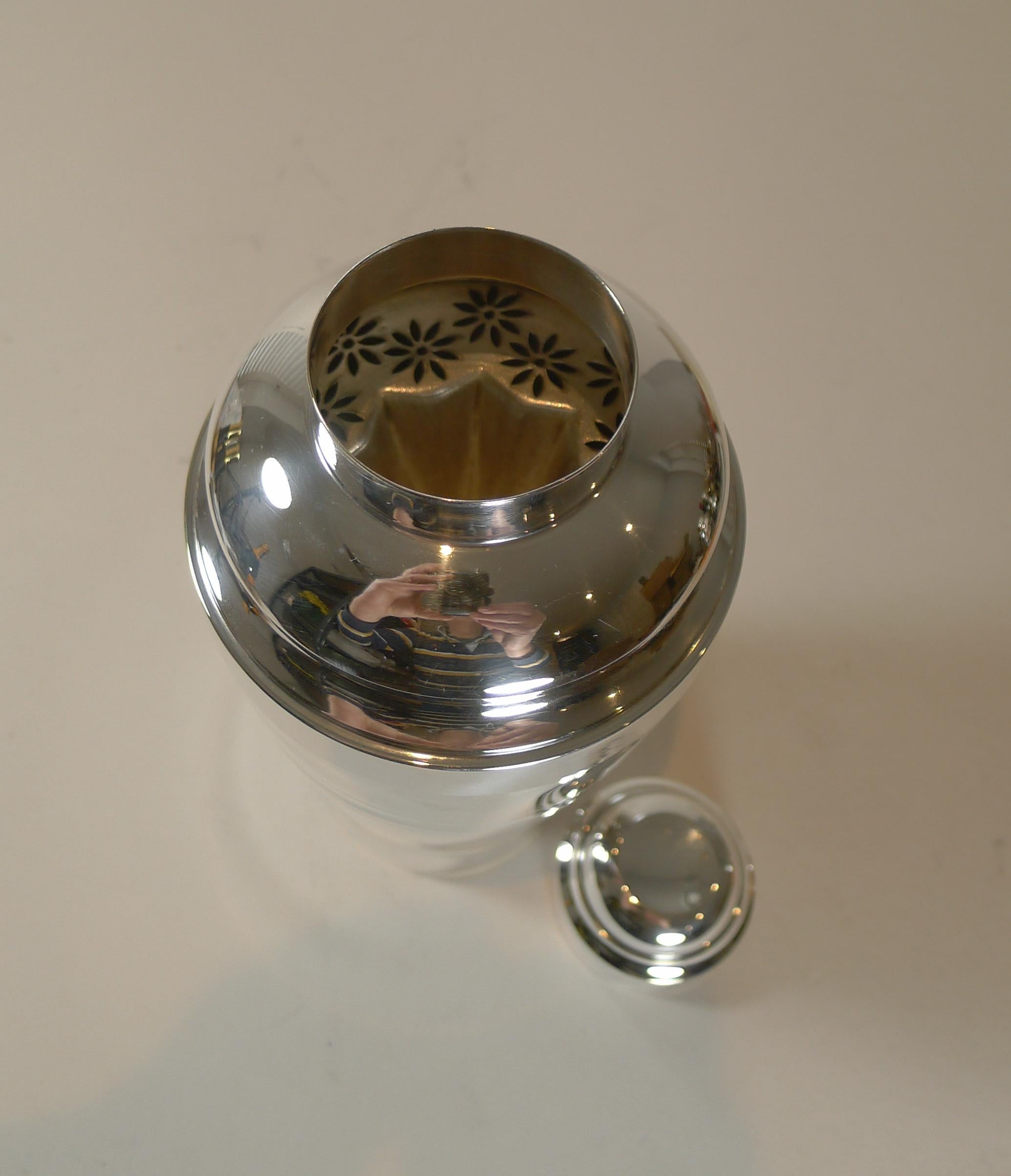 French Art Deco Cocktail Shaker with Lemon Reamer c.1930 by St. Medard, Paris For Sale 2