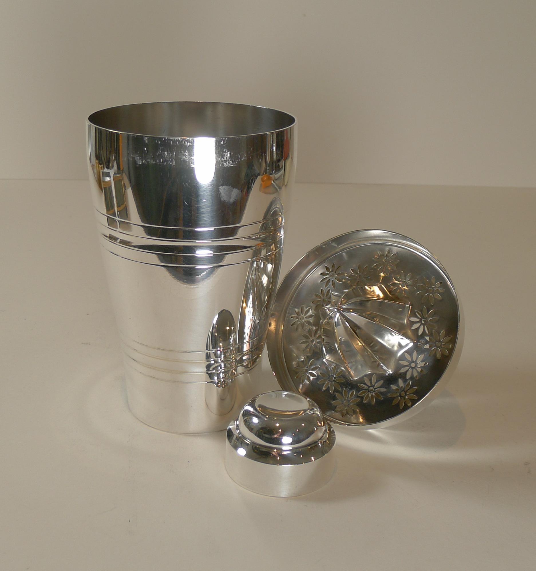 French Art Deco Cocktail Shaker with Lemon Reamer c.1930 by St. Medard, Paris For Sale 4