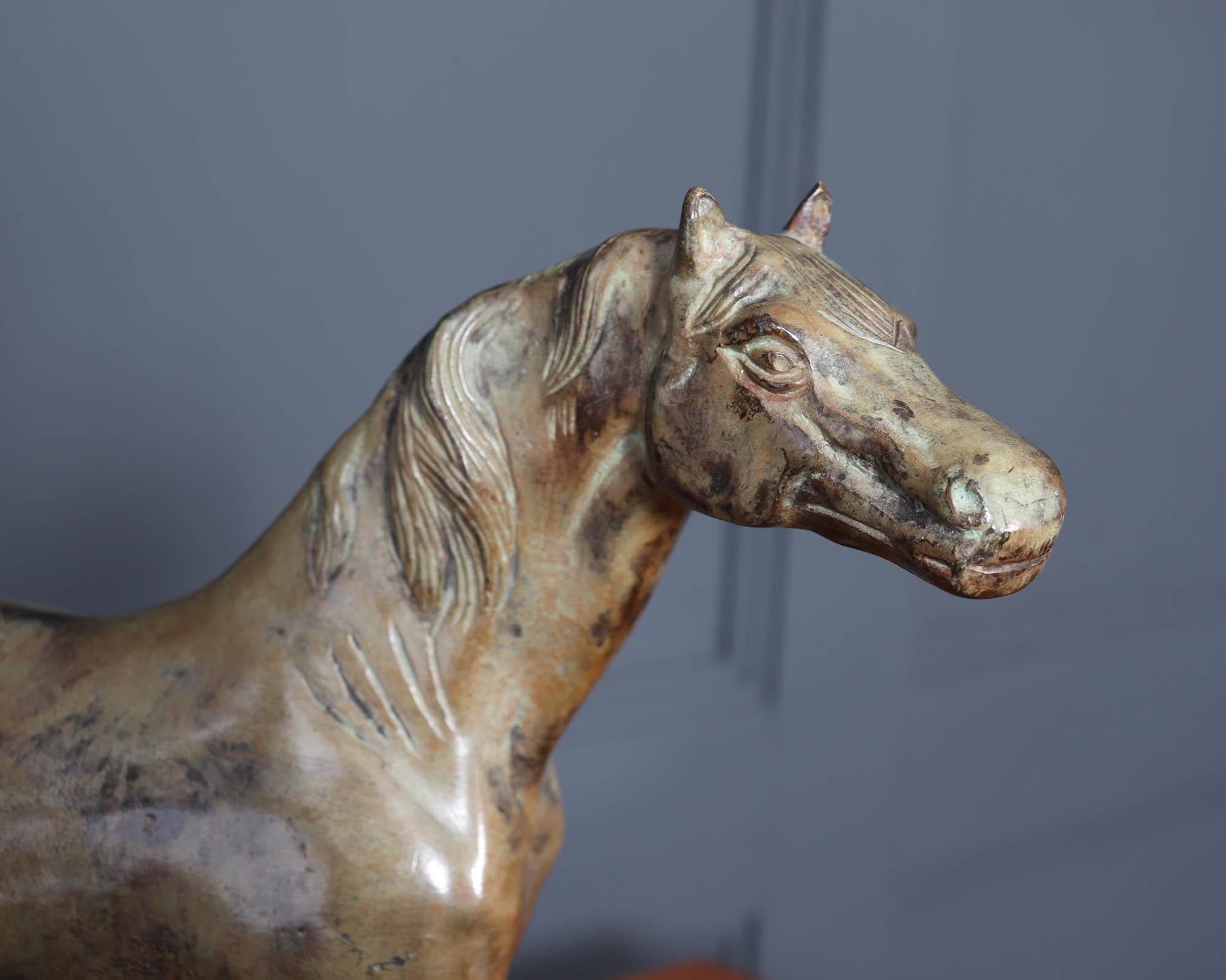 Pittura a freddo Bronzo dipinto a freddo di un cavallo in stile Art Deco francese in vendita