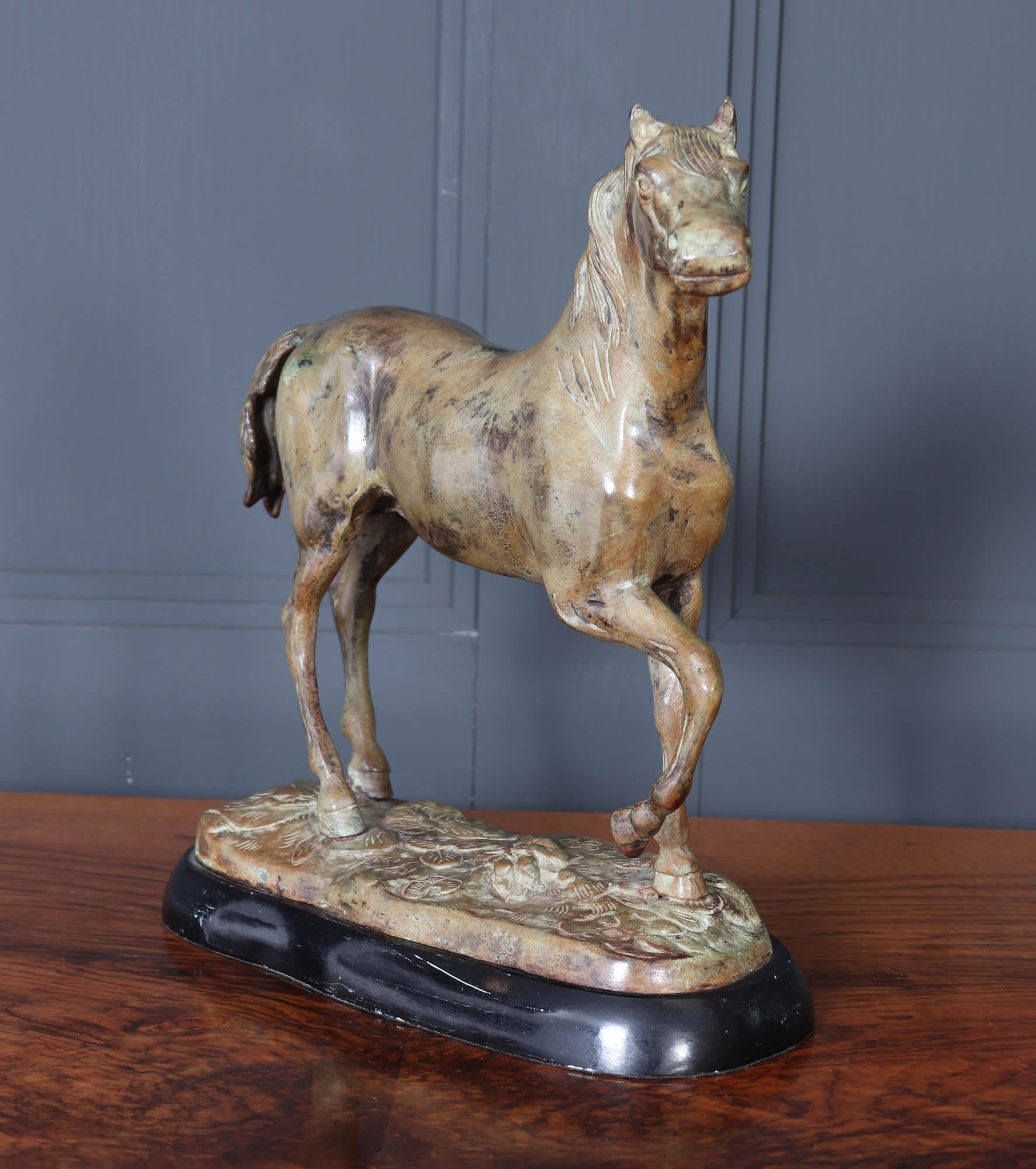 Bronzo dipinto a freddo di un cavallo in stile Art Deco francese In condizioni buone in vendita a Paddock Wood Tonbridge, GB