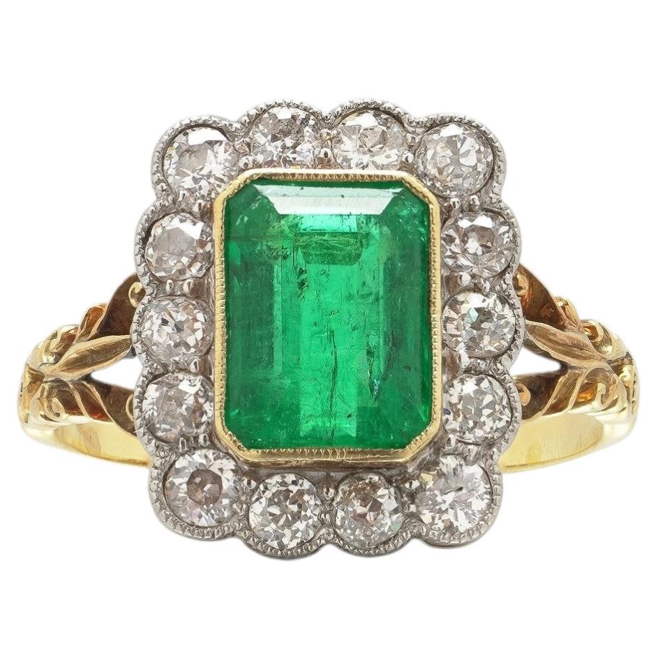 Französischer Art-Déco-Ring mit kolumbianischen Smaragden und Diamanten im Cluster-Design, ca. 2,00 ct
