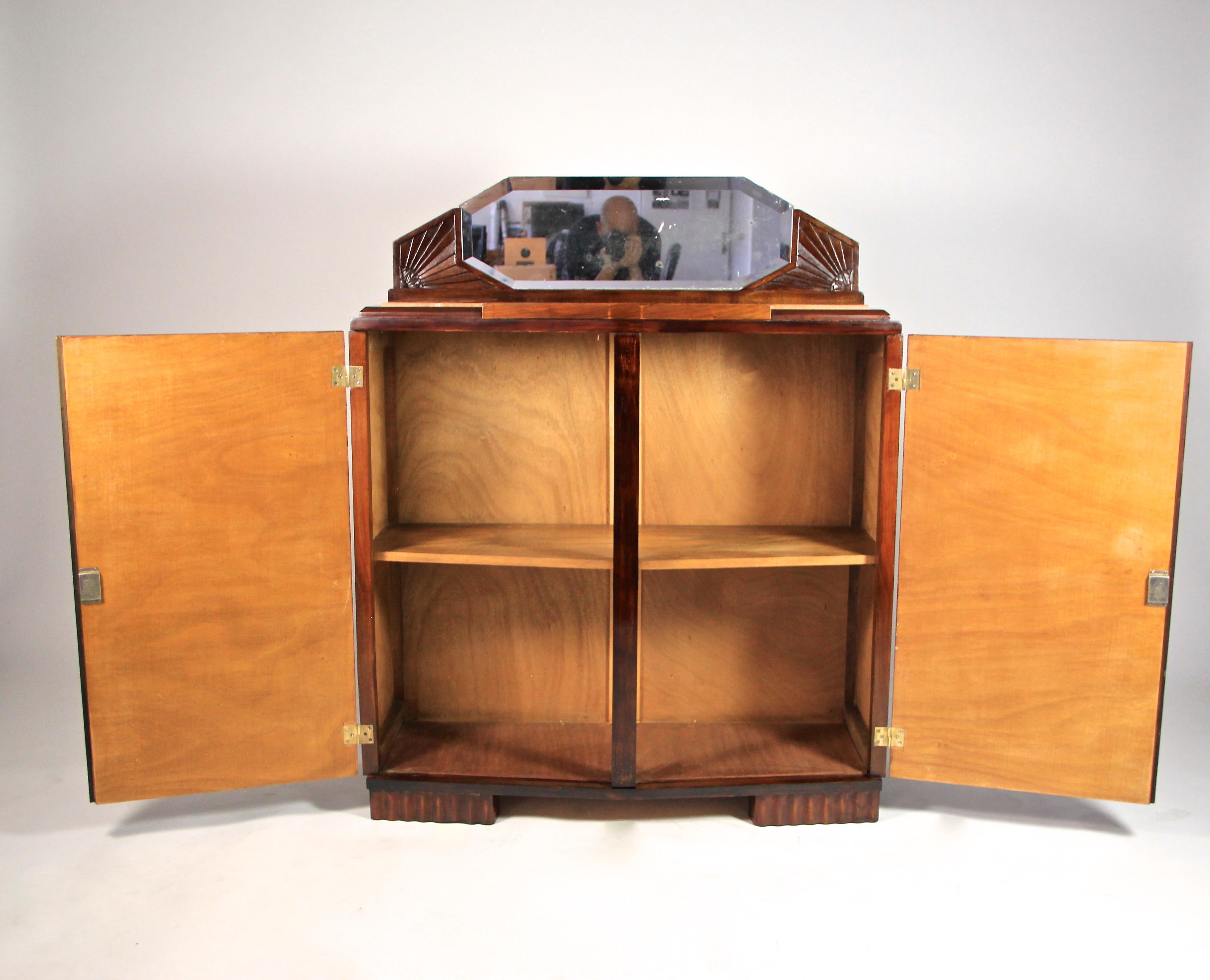 French Art Deco Commode Burr Walnut With Mirror & Marble, France, circa 1925 In Good Condition For Sale In Lichtenberg, AT