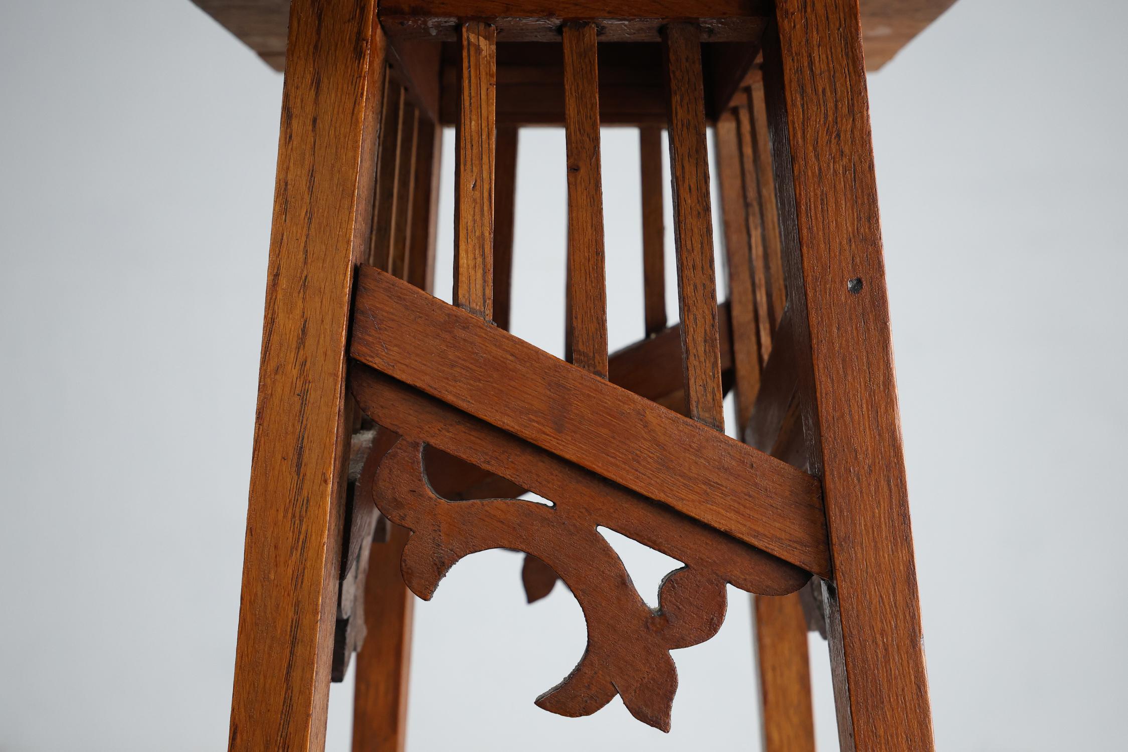 Console o pied de stalle Art Déco francese in legno di quercia, 1920 ca. in vendita 4