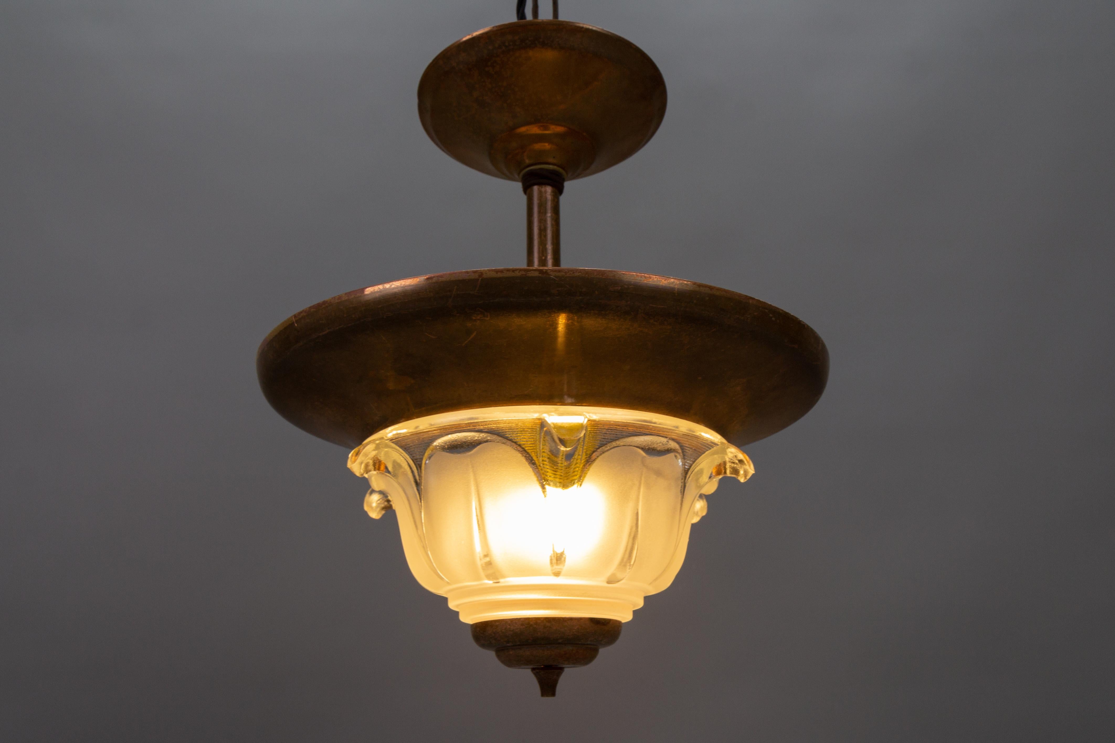 French Art Deco Copper and Frosted Glass Pendant Light, 1930s In Good Condition In Barntrup, DE