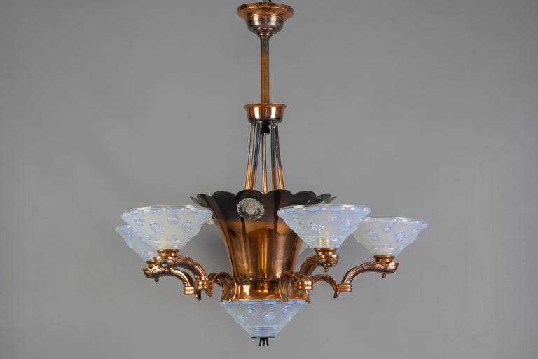 This magnificent Ezan chandelier, typically Parisian from the 1930s, is made of copper and glass with opalescent reflections. Glass signed Ezan France. The chandelier features five branches supporting opalescent frosted glass lampshades all