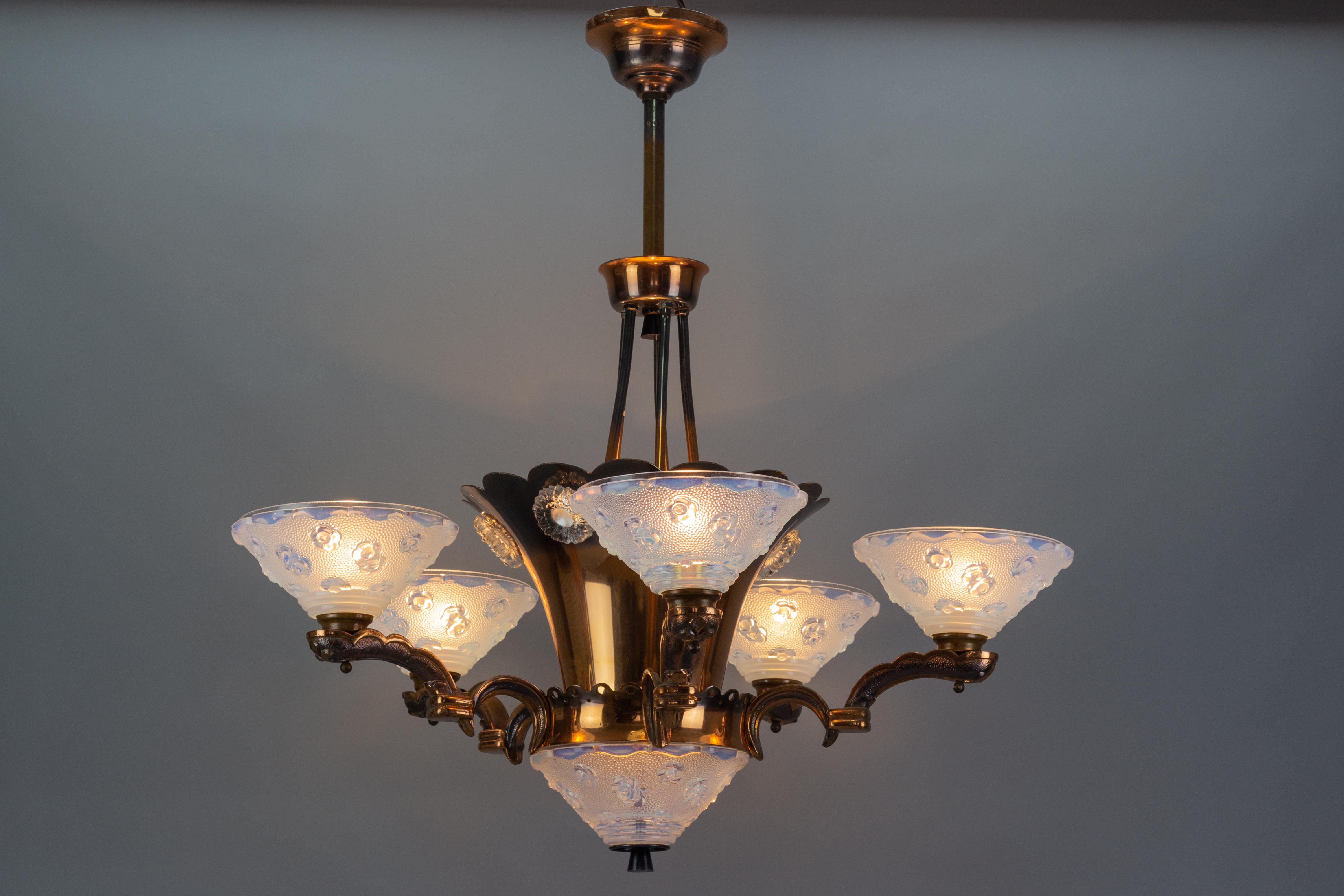 Mid-20th Century French Art Deco Copper and Opalescent Glass Floral Chandelier by Ezan, 1930s