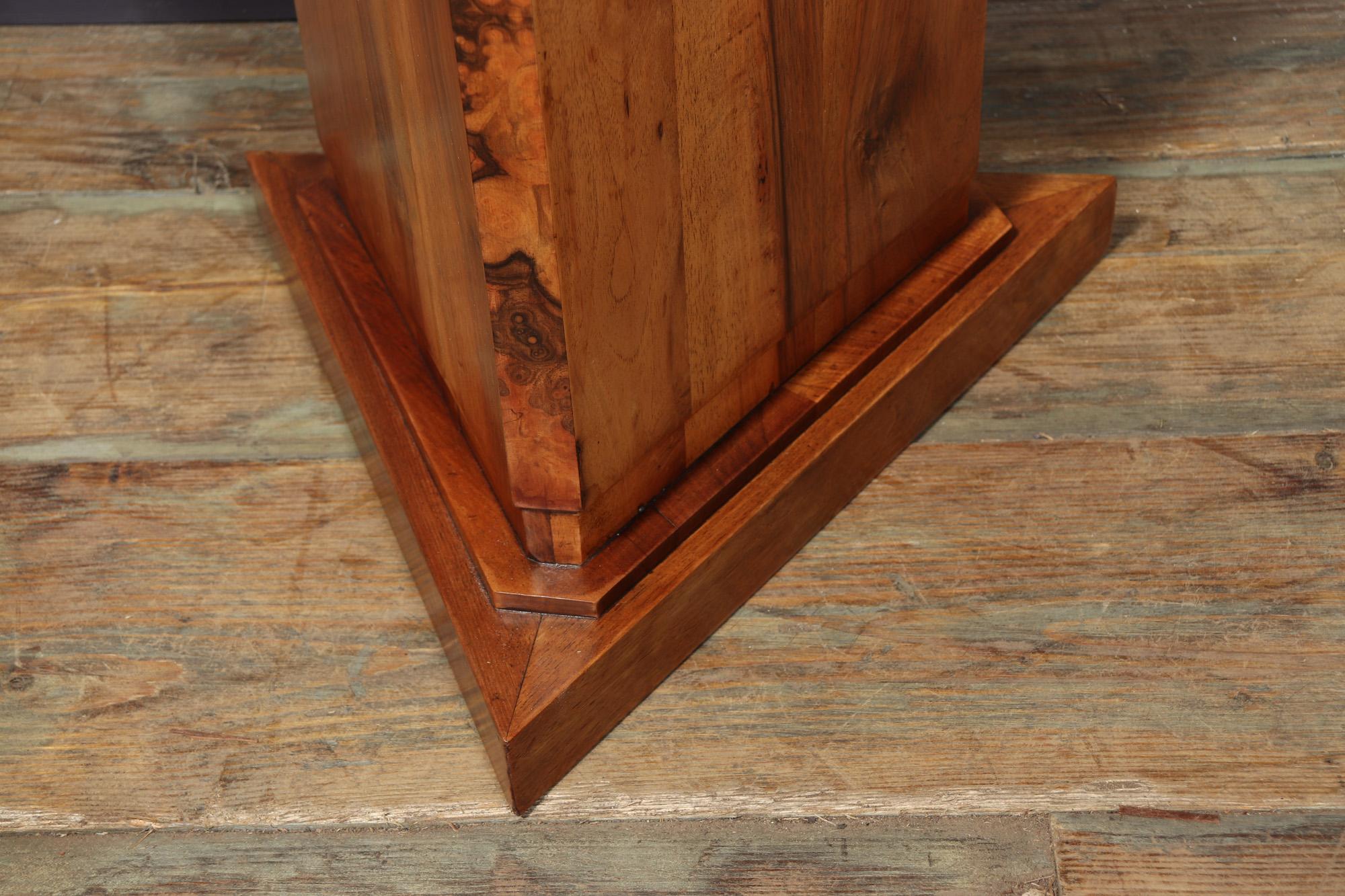 French Art Deco Corner Column 1