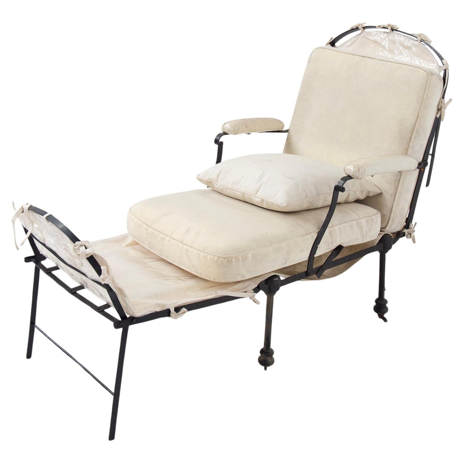 French Art Deco country deck chair in iron with fabric cushions in vendita