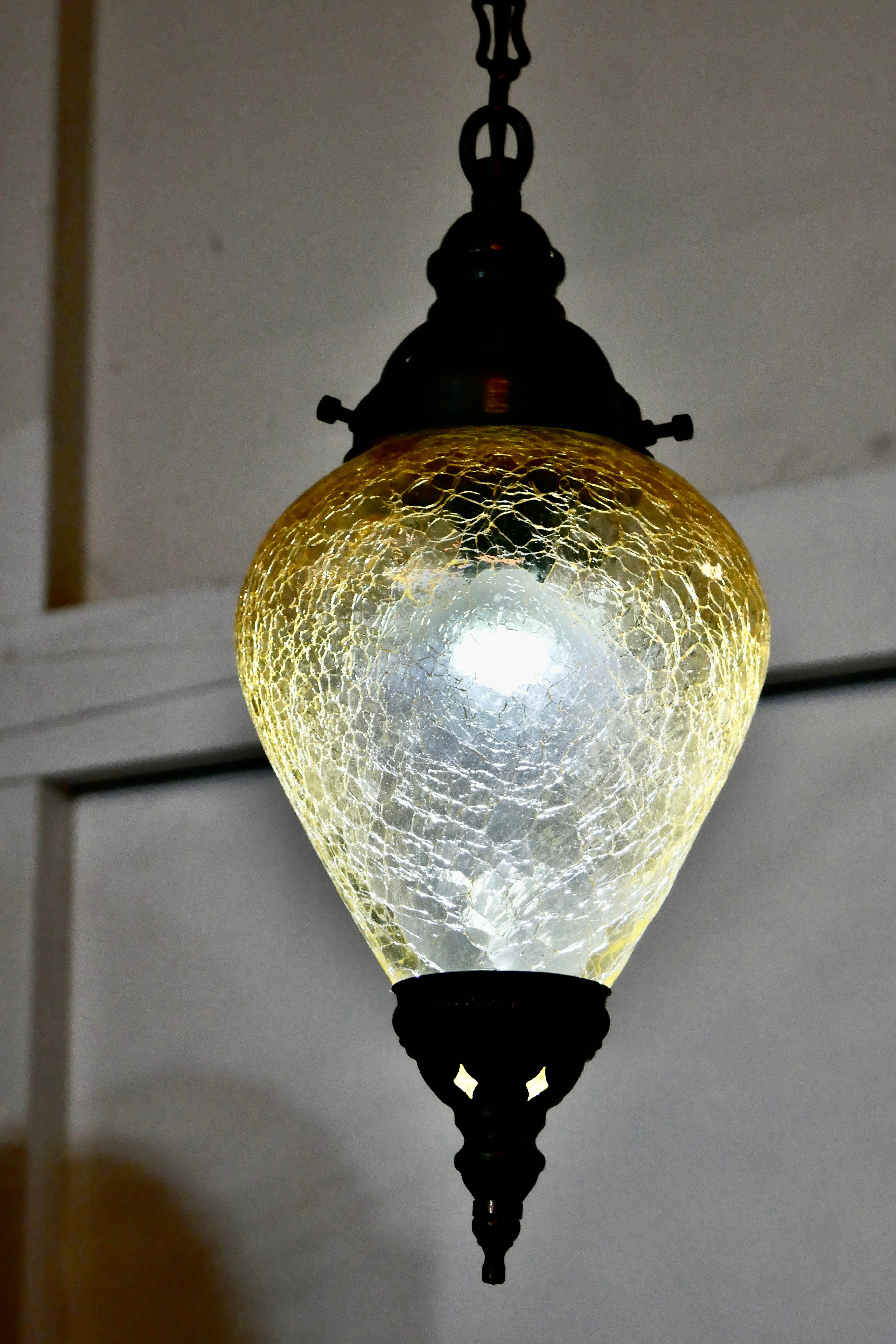 20ième siècle Lampe à suspension Art Déco française en verre craquelé en vente