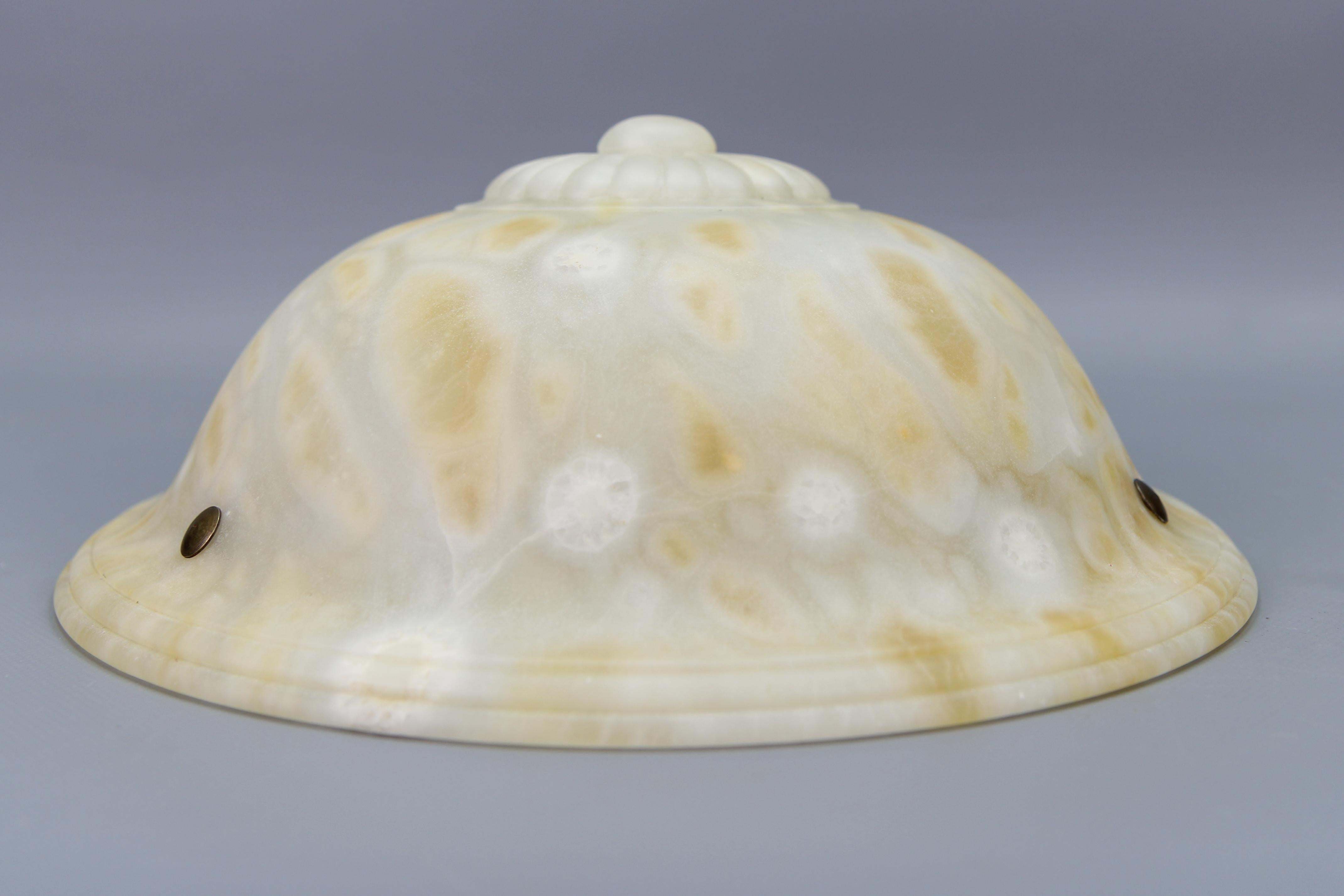 Lampe à suspension Art Déco française en albâtre de couleur crème, années 1930 en vente 12