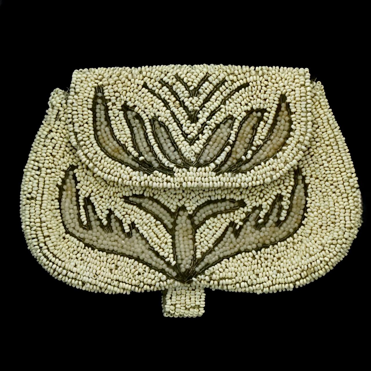 French Art Deco Cream, Pale Grey and Dark Grey Beaded Purse with Mirror For Sale 2