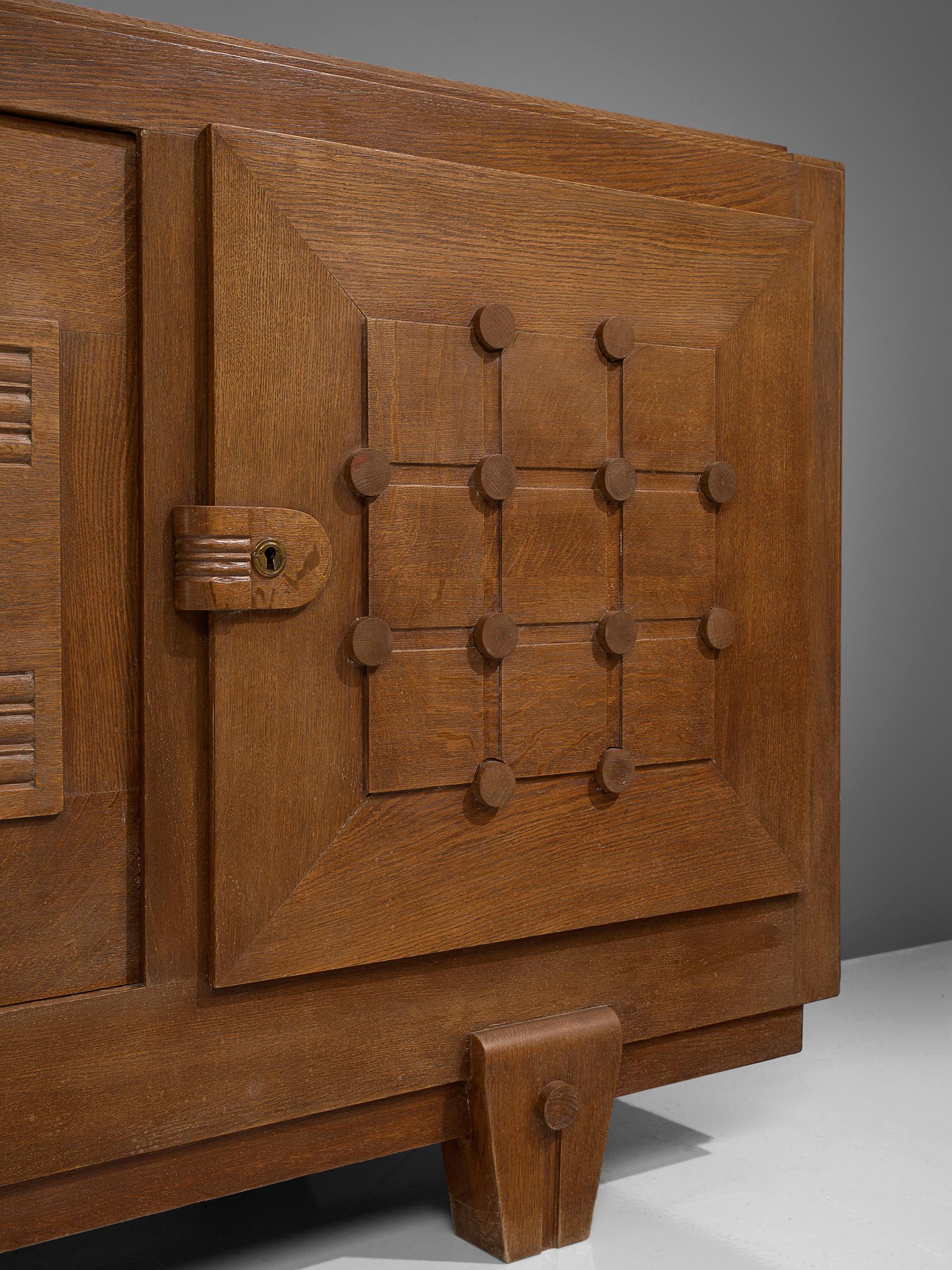 French Art Deco Credenza in Oak with Graphical Details im Zustand „Gut“ in Waalwijk, NL