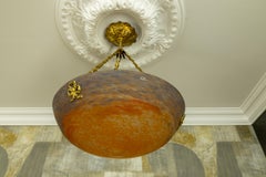 Lámpara colgante francesa Art Déco Croismare de cristal Pâte de Verre ámbar y violeta