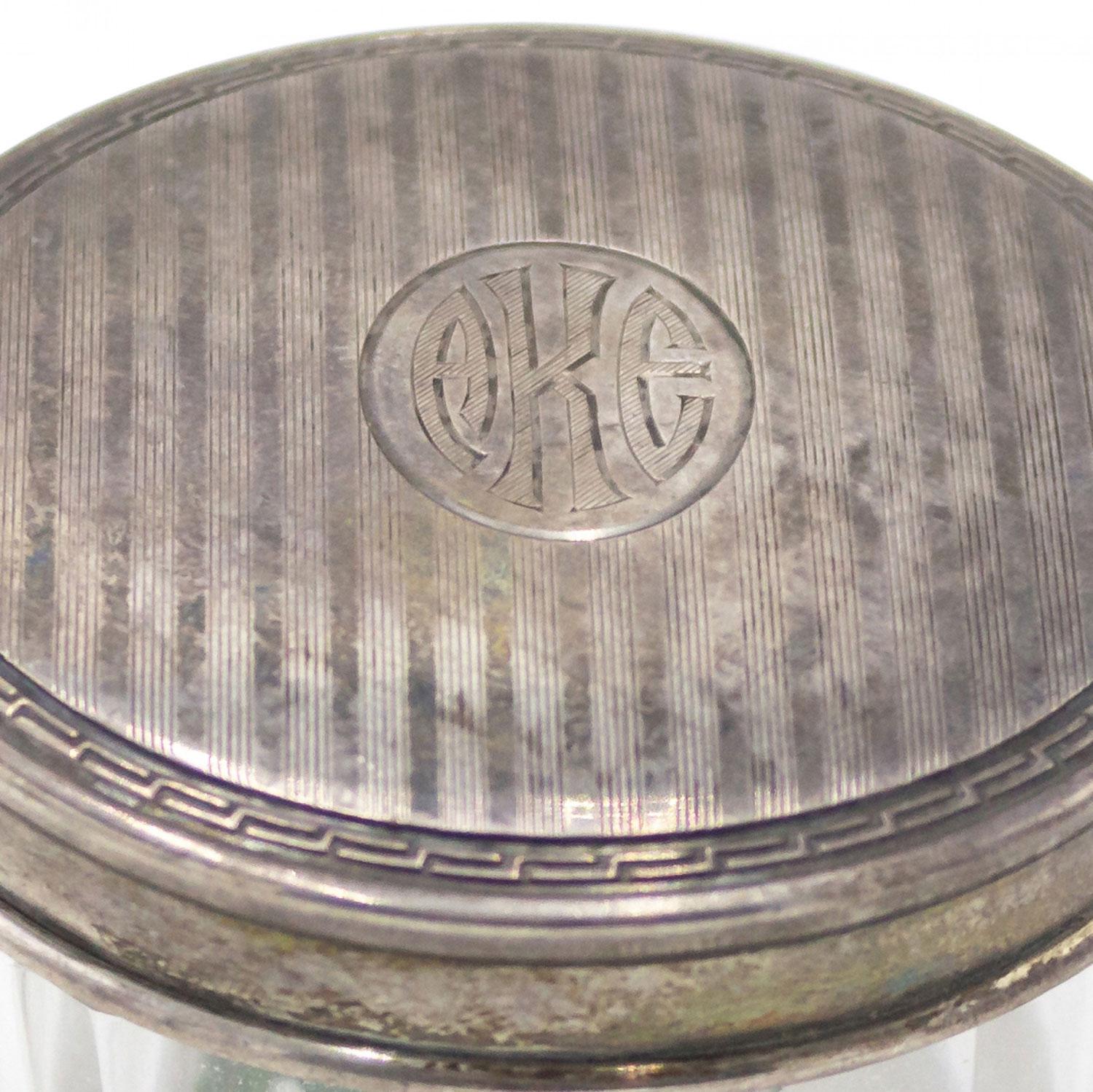 Französische Art Deco Kristall- und Silberdose im Zustand „Gut“ im Angebot in Queens, NY