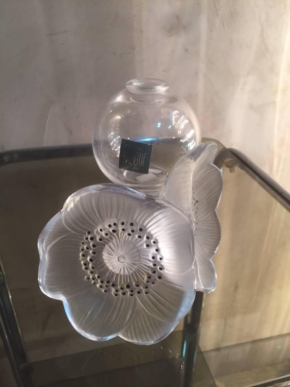 French Art Deco Crystal Anemone Perfume Bottle by René Lalique, 1930s 3