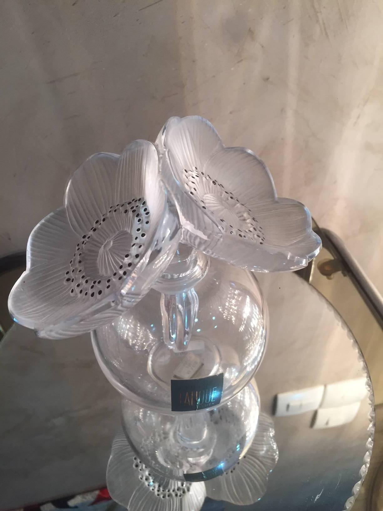 French Art Deco Crystal Anemone Perfume Bottle by René Lalique, 1930s In Good Condition In LEGNY, FR