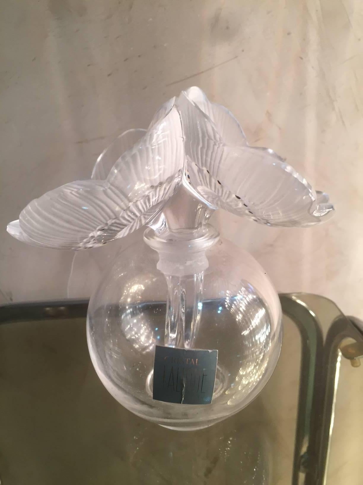 French Art Deco Crystal Anemone Perfume Bottle by René Lalique, 1930s In Good Condition In LEGNY, FR
