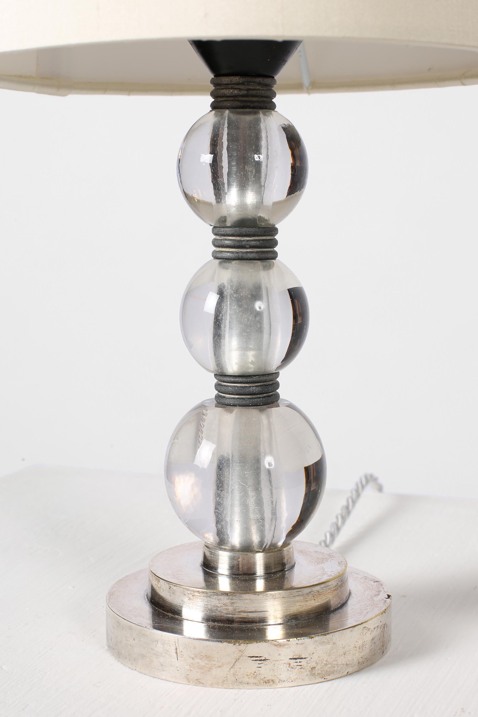 French Art Deco Crystal Glass 'Boules' Nickel Jacques Adnet Style Table Lamp In Good Condition For Sale In London, GB