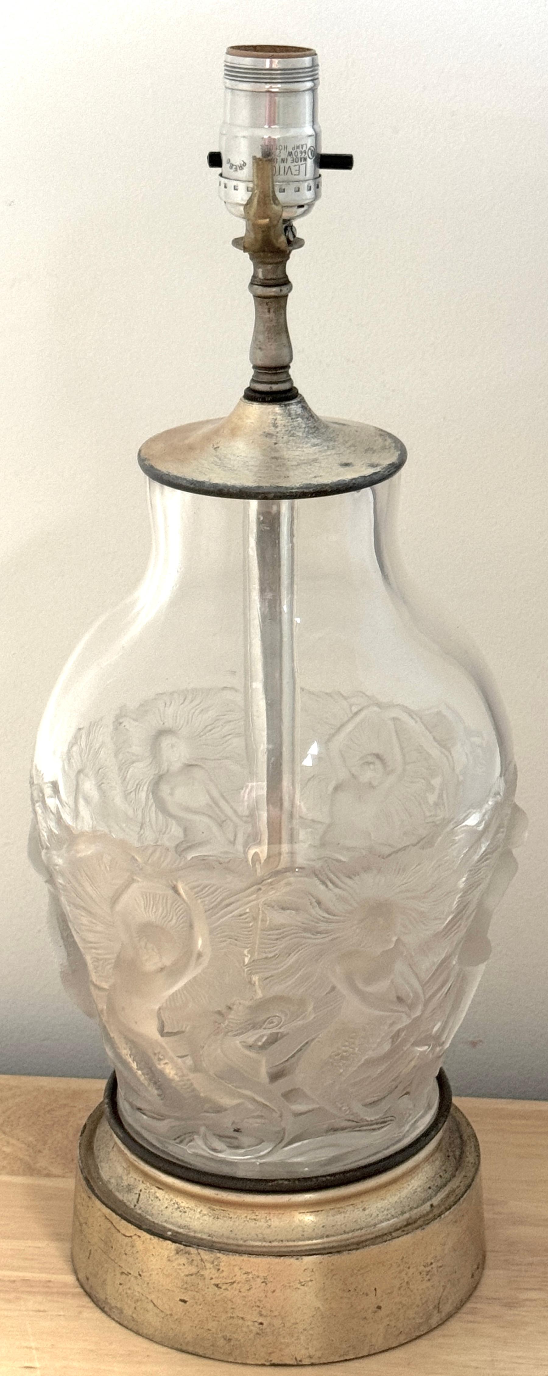 Lampe Art déco française Mermaids & Dolphin's par Verlys Glass
France, Vers 1935

Rare et exquise lampe en cristal Art déco française intitulée 