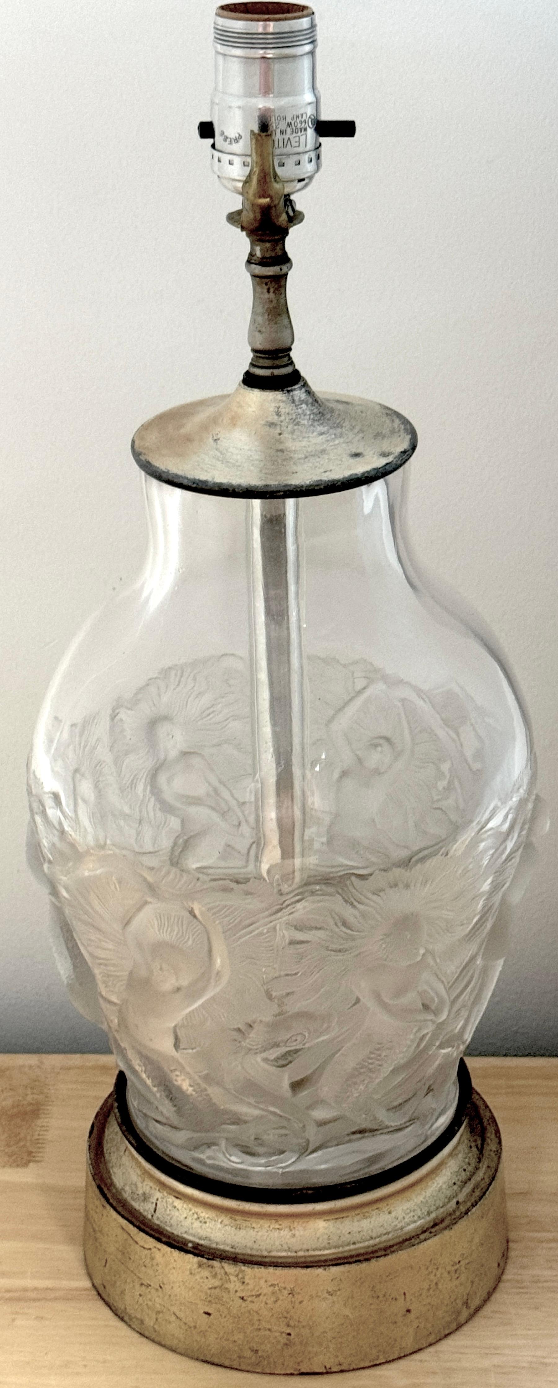 Français Lampe Art déco française Mermaids & Dolphin's par Verlys Glass en vente