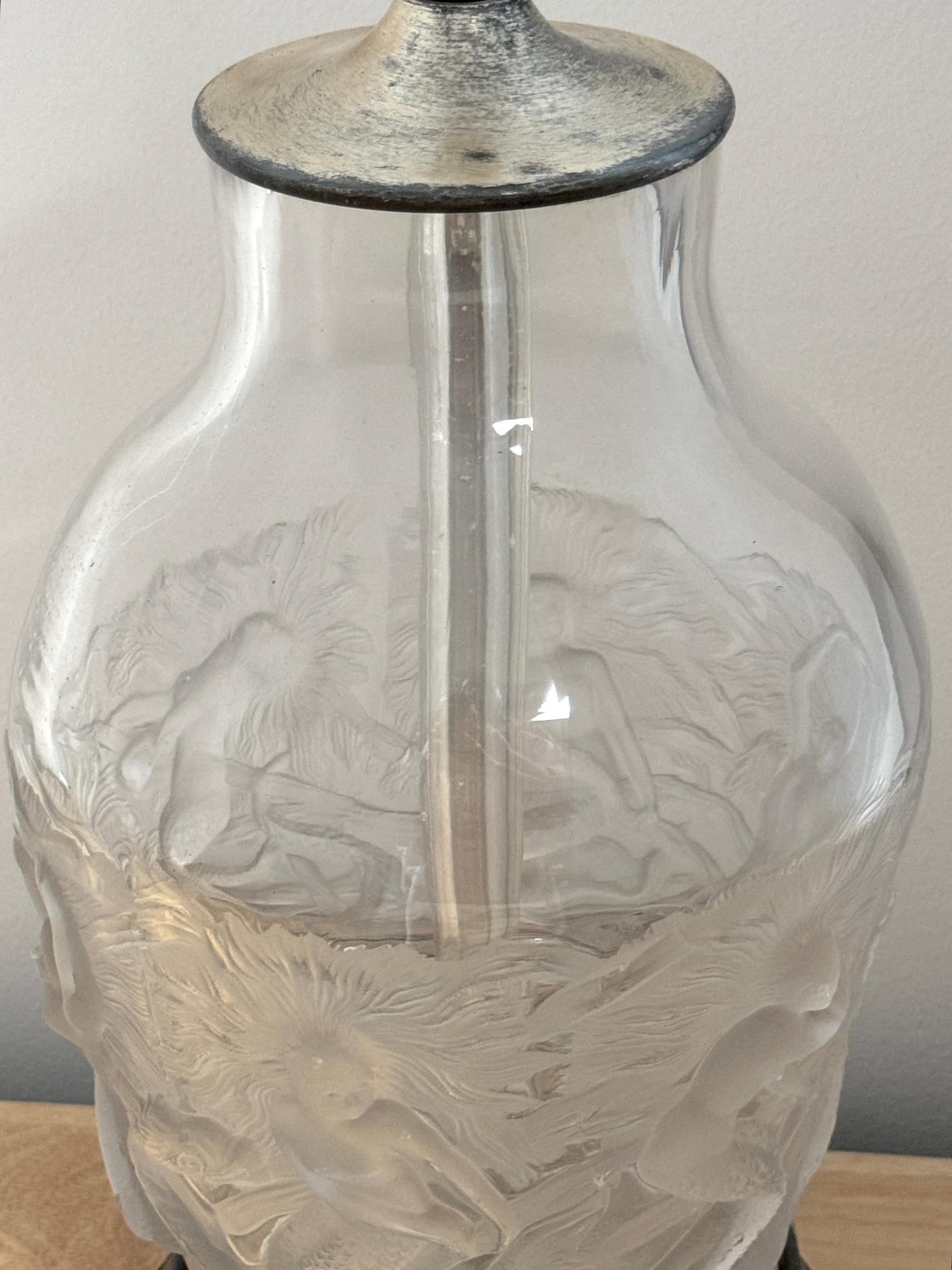20ième siècle Lampe Art déco française Mermaids & Dolphin's par Verlys Glass en vente