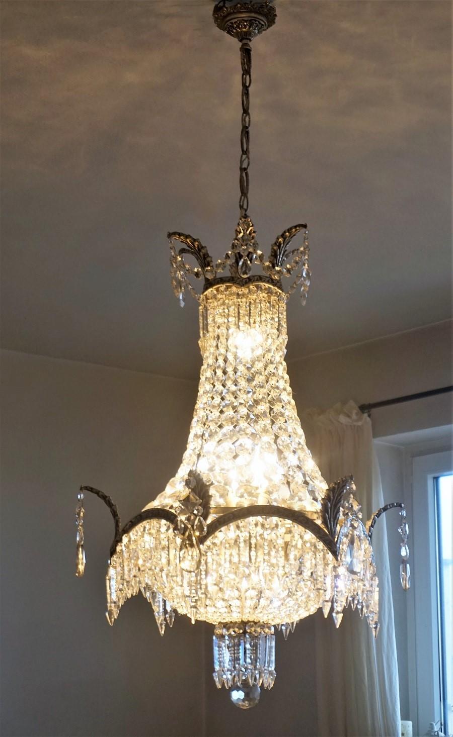 Lustre Art Déco français à neuf lumières avec cadre en cristal et bronze argenté Bon état - En vente à Frankfurt am Main, DE