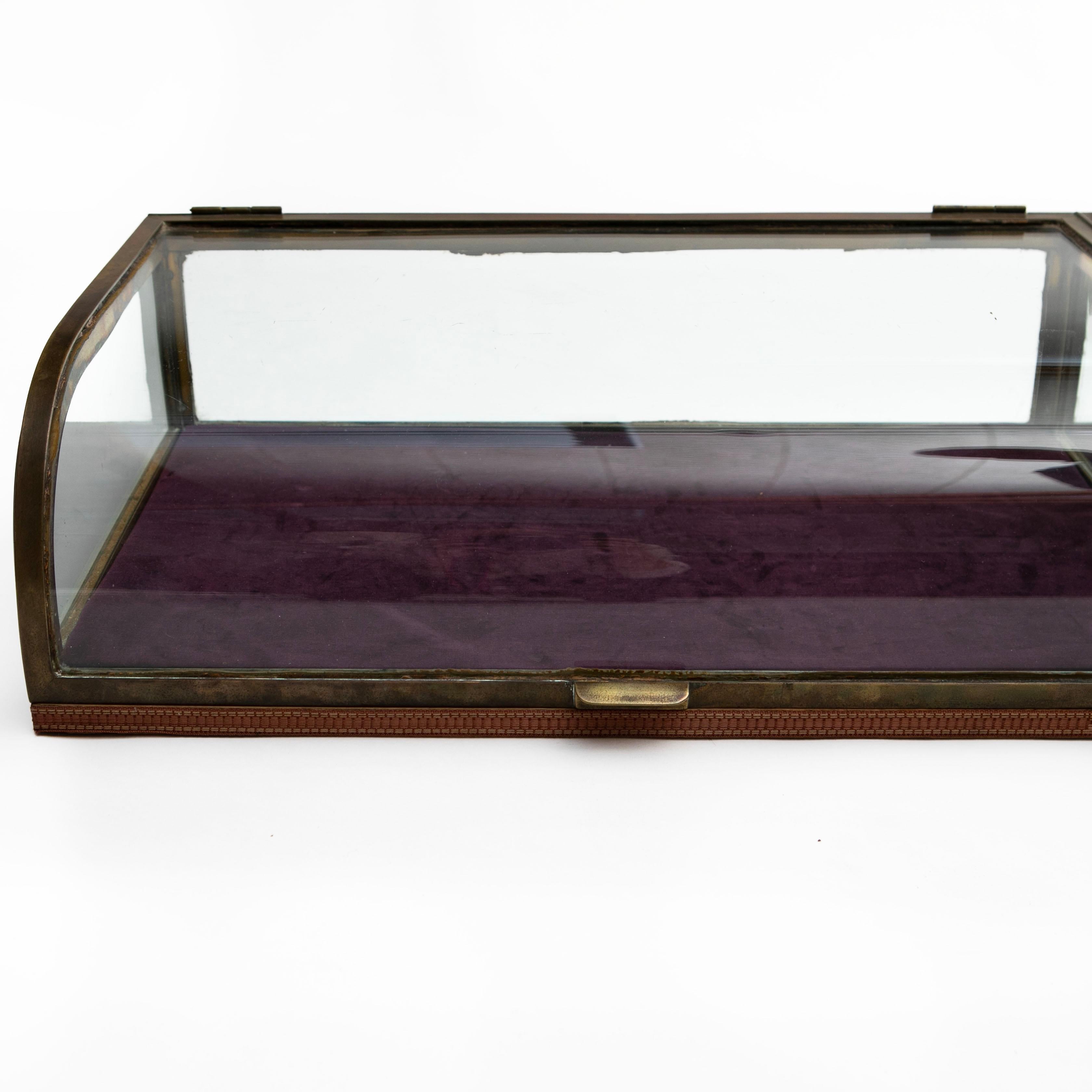 French Art Deco Curved Glass Countertop Showcase 1