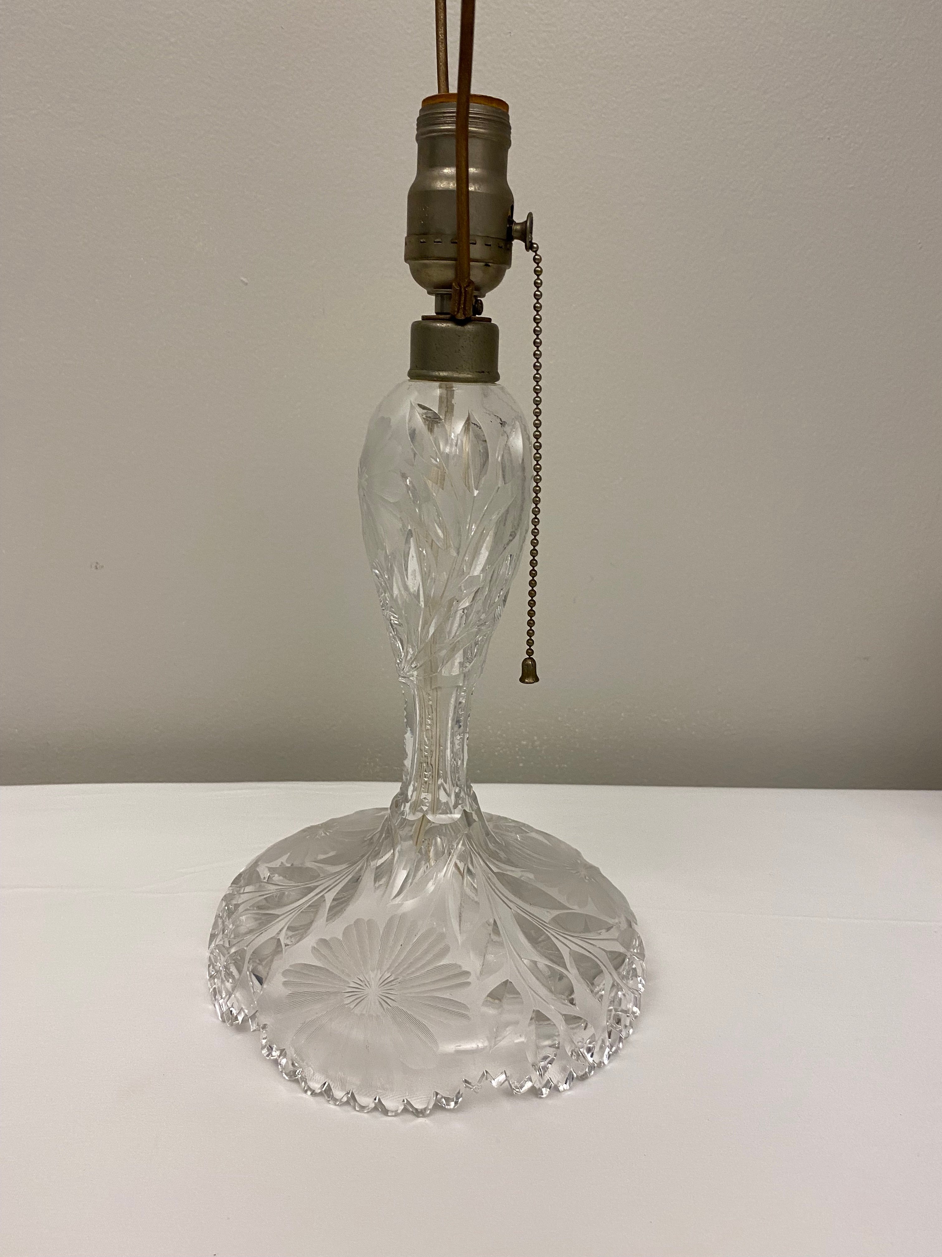 A fine French Art Deco Crystal Table Lamp cut and etched with intricate details in the manner of Baccarat.  

This very good quality antique French Art Deco Crystal table lamp will enhance any traditional or contemporary setting.

Measures: 22