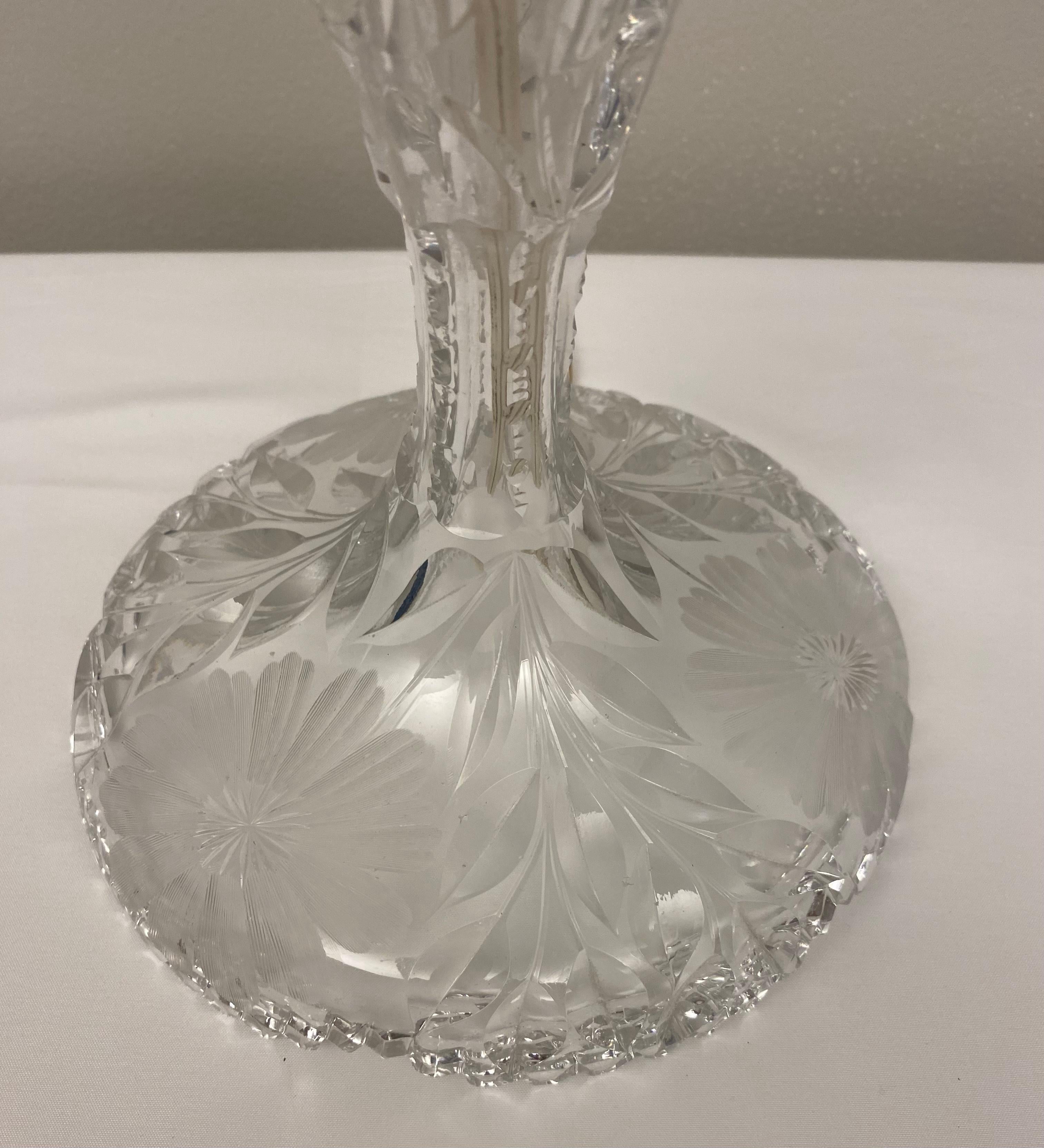 Buriné Lampe de bureau française Art Déco en cristal taillé à la manière de Baccarat en vente