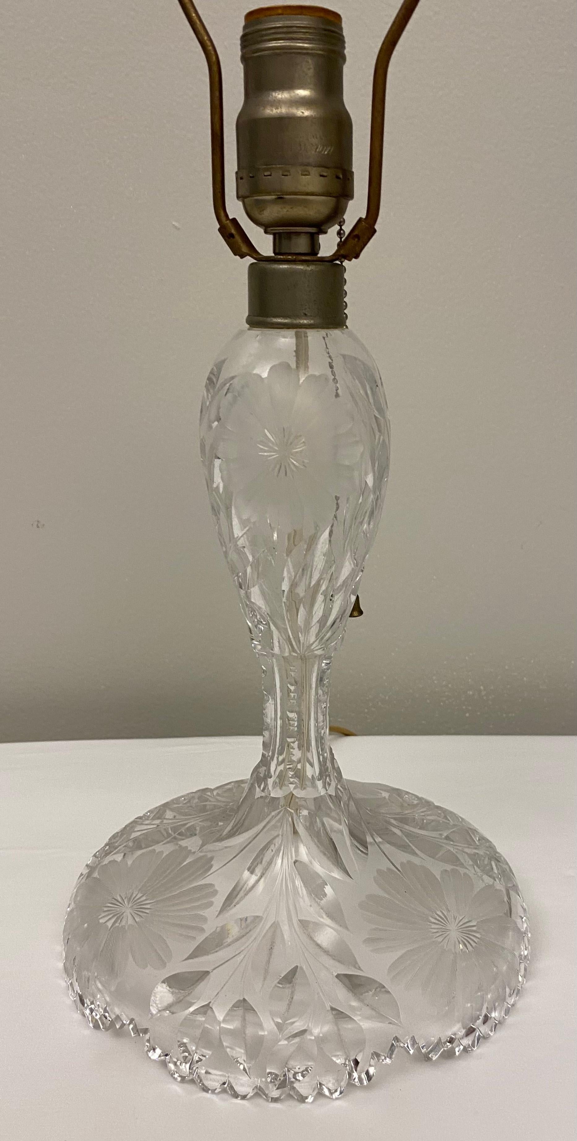 French Art Deco Cut Crystal Table Lamp in the Manner of Baccarat For Sale 1