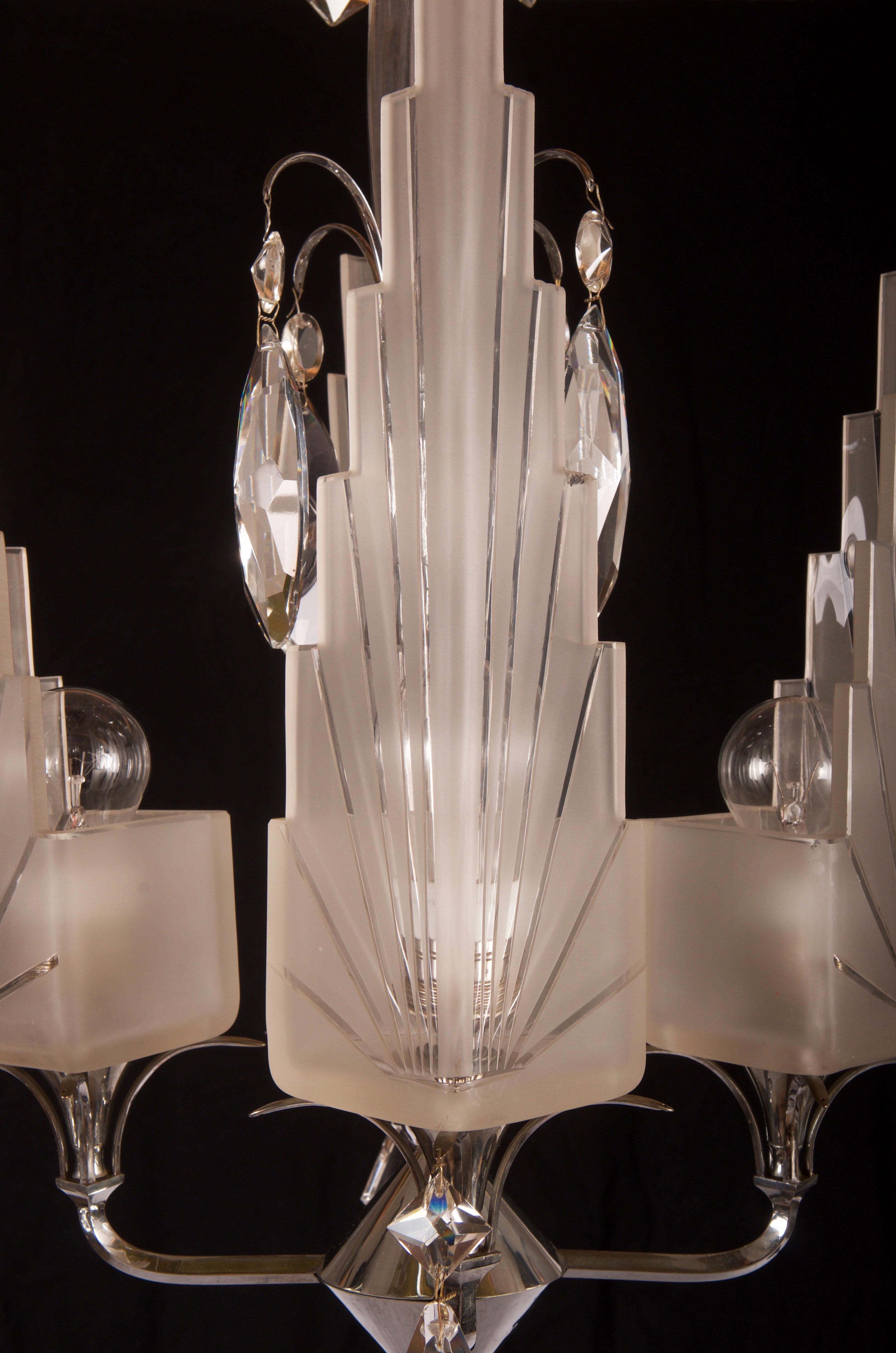 Lampadario francese Art Deco con cristalli tagliati in vendita 4