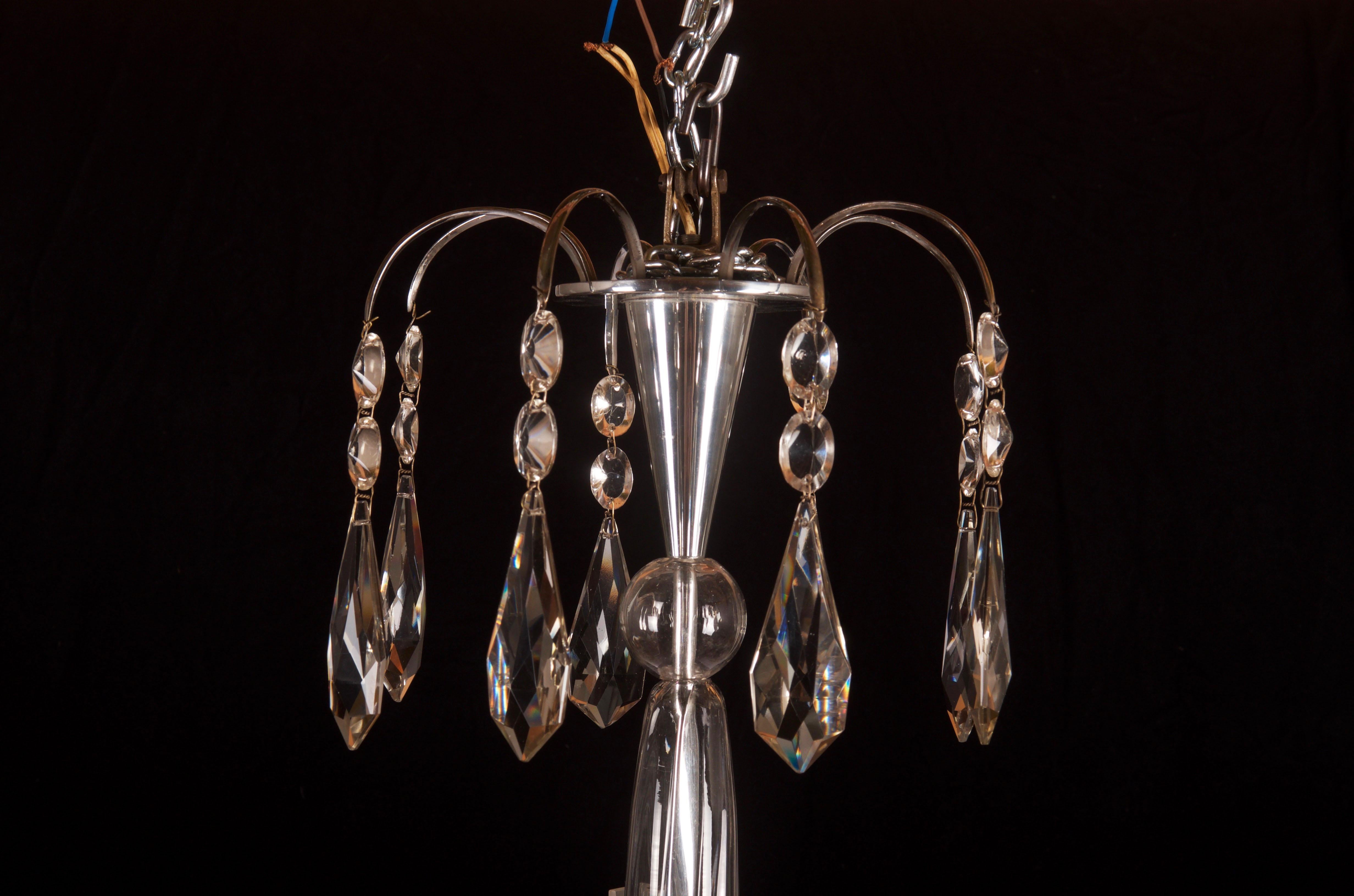 French Art Deco Cut Crystals Chandelier In Good Condition For Sale In Vienna, AT