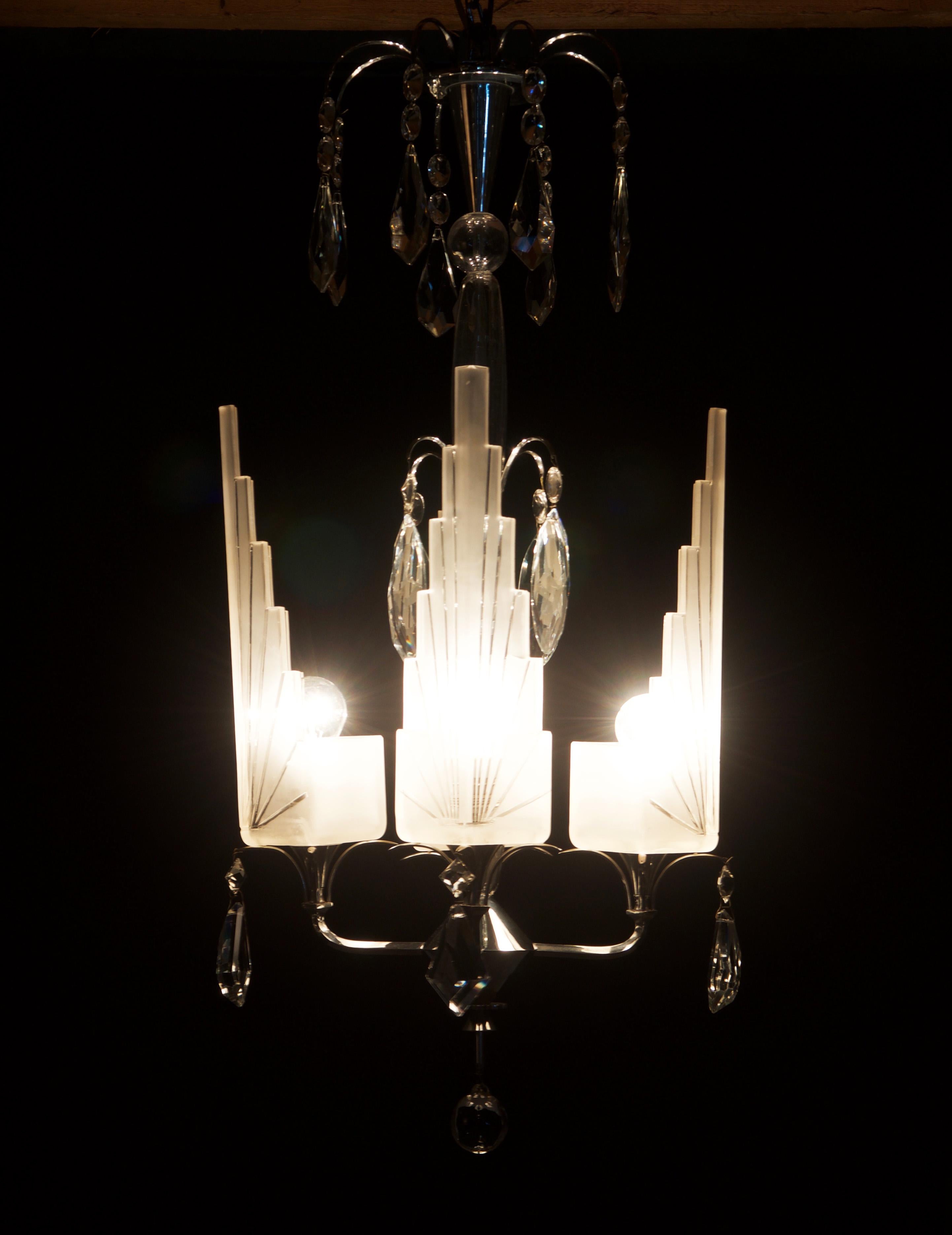 French Art Deco Cut Crystals Chandelier For Sale 3