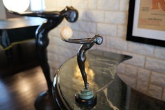 Französische Art Deco Tänzerin Skulptur Leuer mit Onyxkugel Original Max Le Verrier