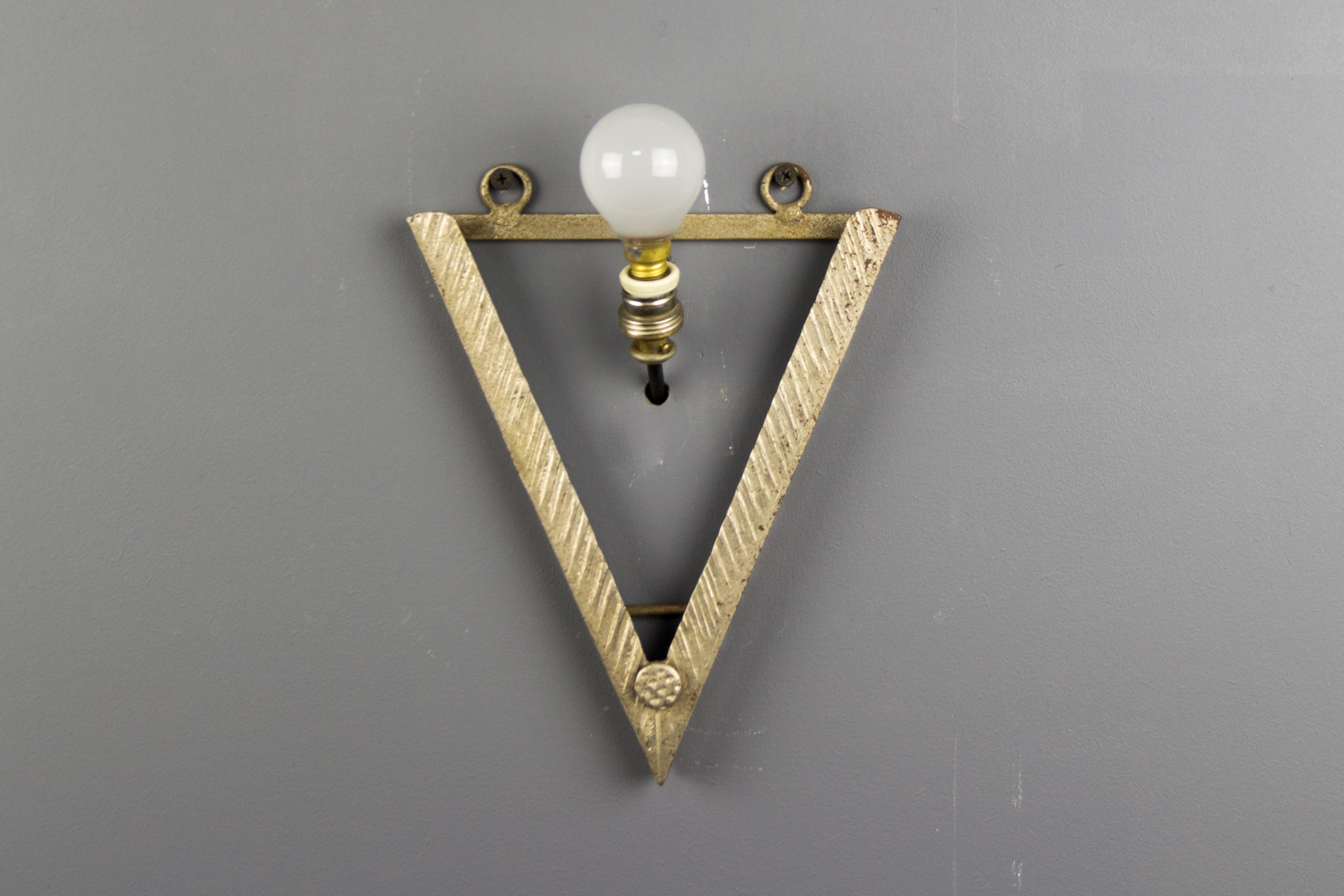 Mid-20th Century French Art Deco Frosted Glass Wall Light Sconce by David Gueron Signed Degué 