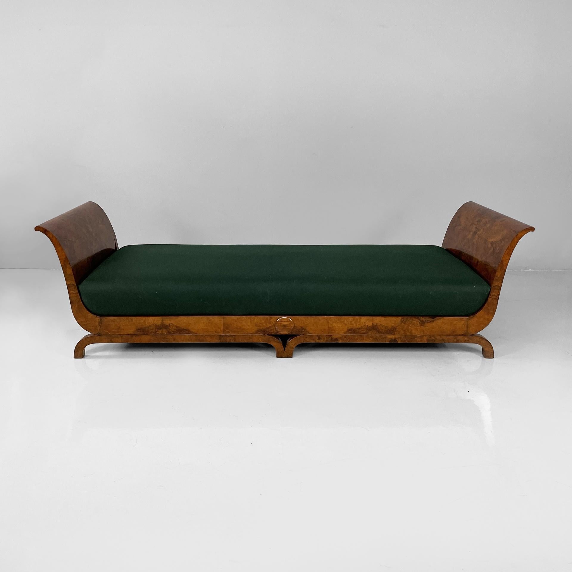 Lit de jour barchettone Art Deco français en tissu vert et bois, années 1940 Bon état - En vente à MIlano, IT