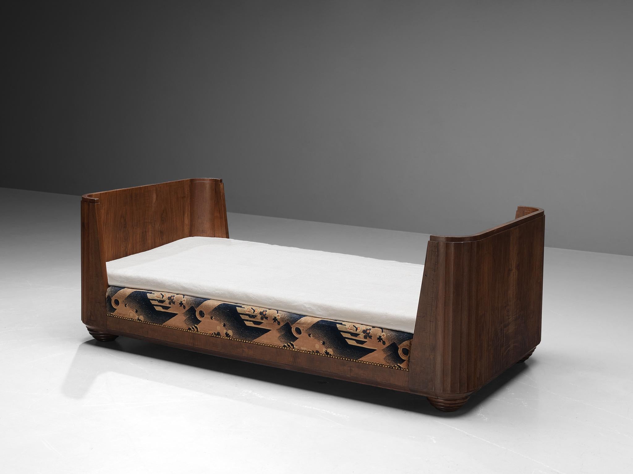 Mid-20th Century French Art Deco Daybed in Walnut 