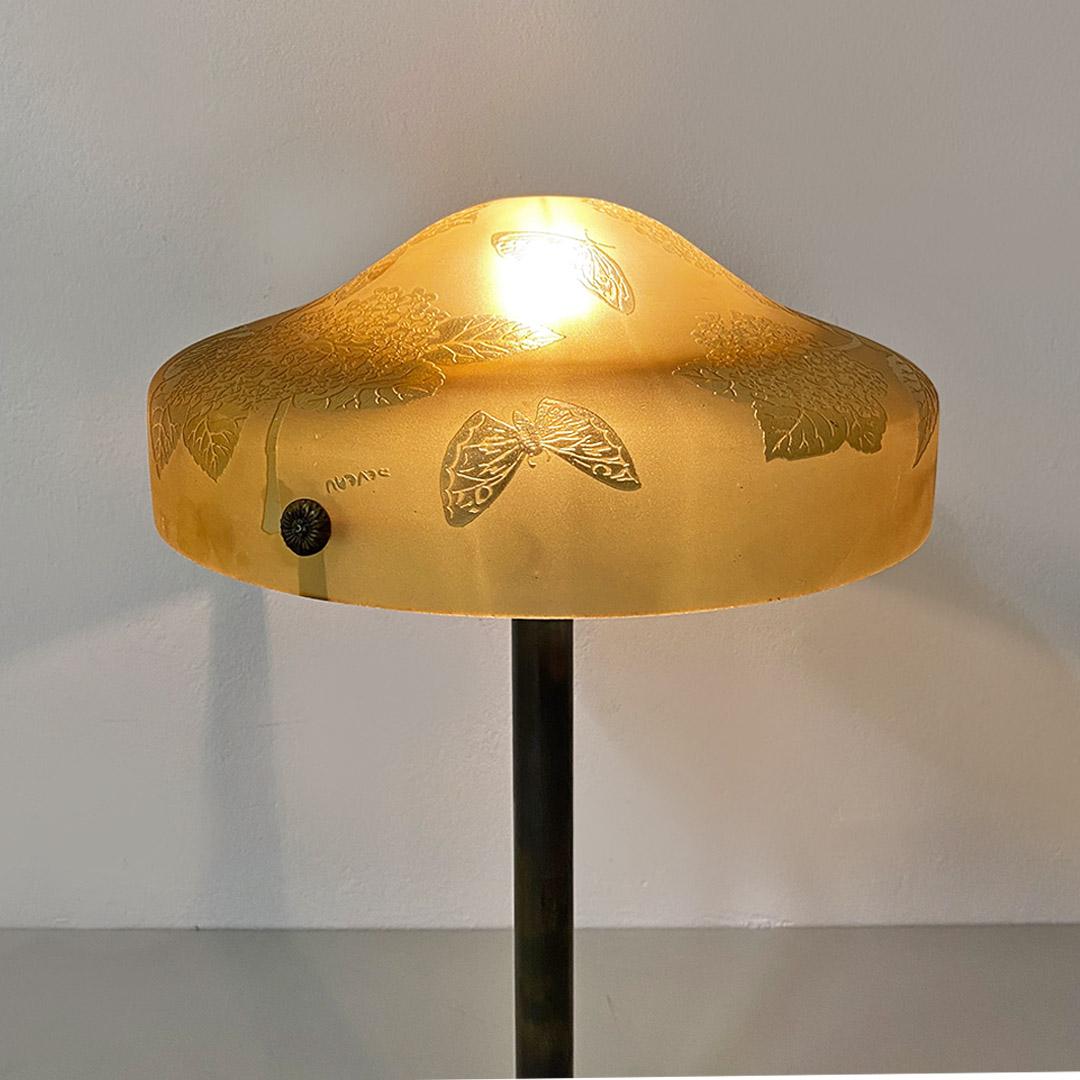French art deco decorate glass and burnished brass table lamp by Deveau, 1930s In Good Condition In MIlano, IT